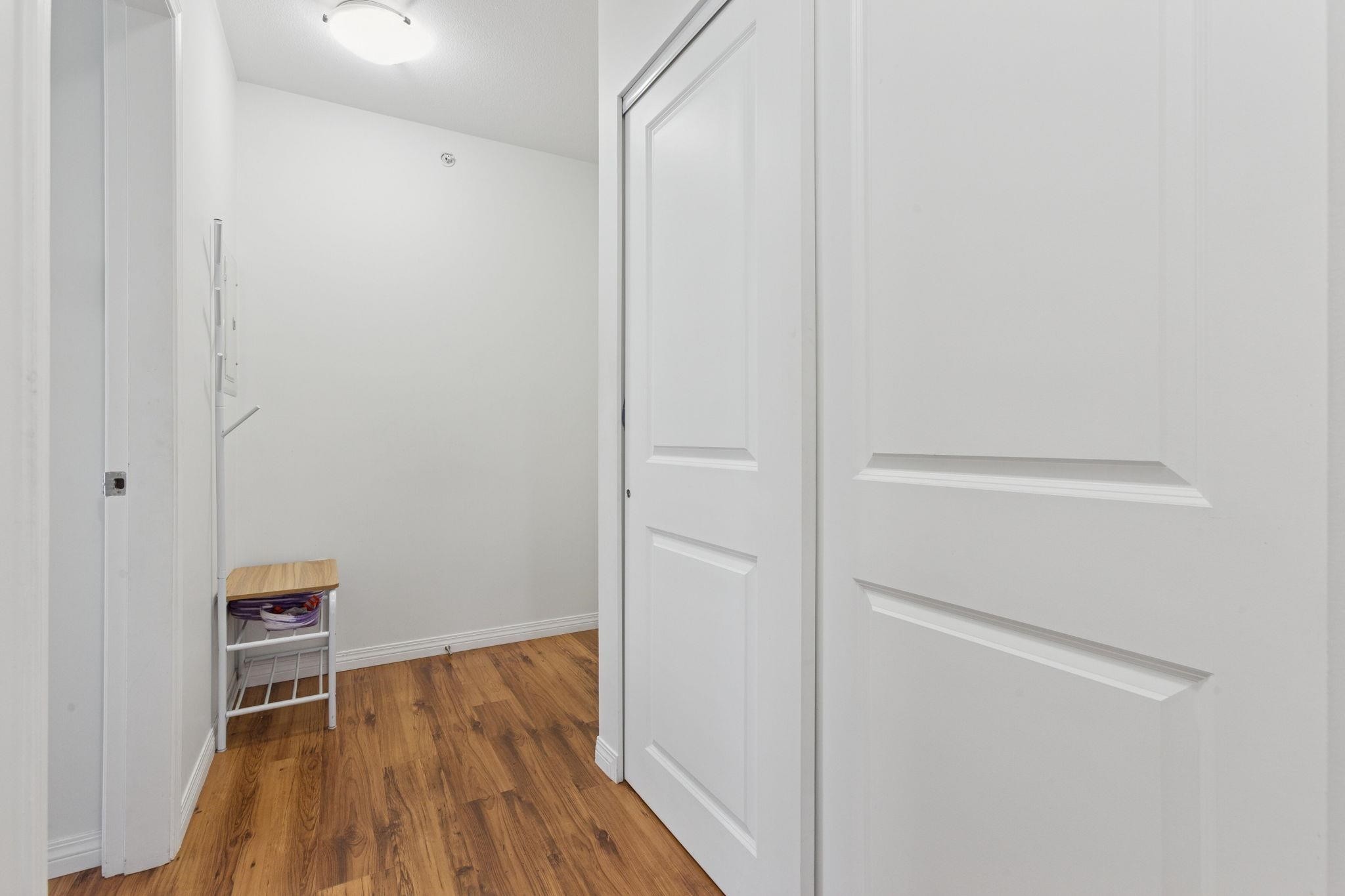 301-5000 Imperial Street, Burnaby, BC - Indoor Photo Showing Other Room