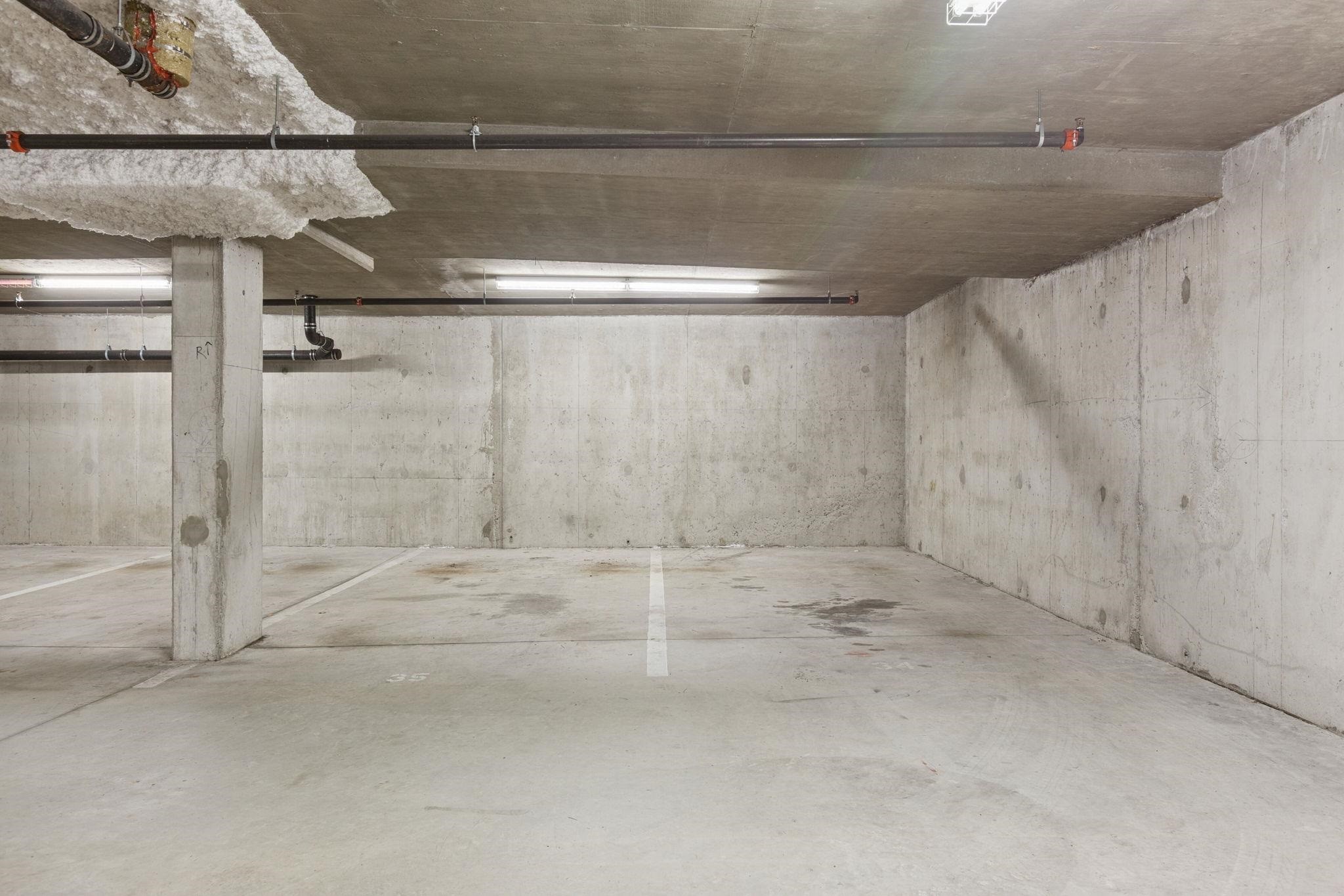 301-5000 Imperial Street, Burnaby, BC - Indoor Photo Showing Garage