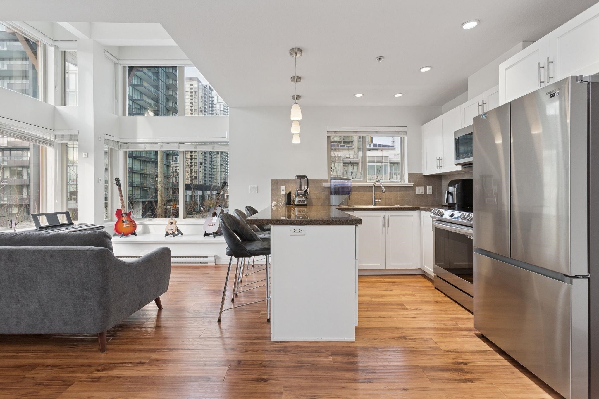 301-5000 Imperial Street, Burnaby, BC - Indoor Photo Showing Kitchen With Stainless Steel Kitchen