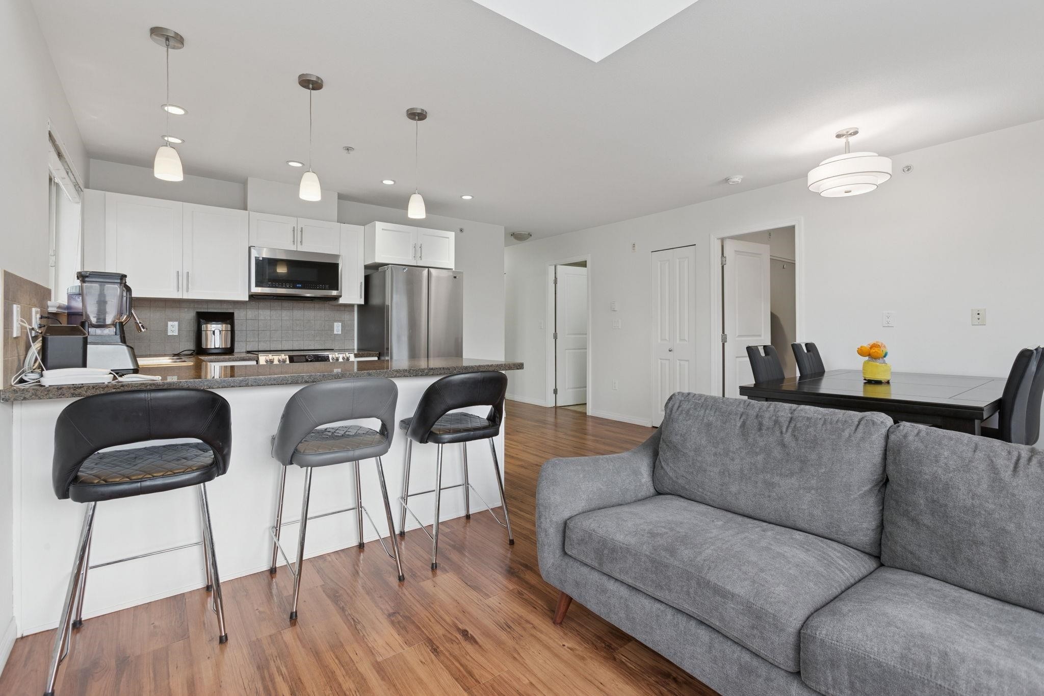 301-5000 Imperial Street, Burnaby, BC - Indoor