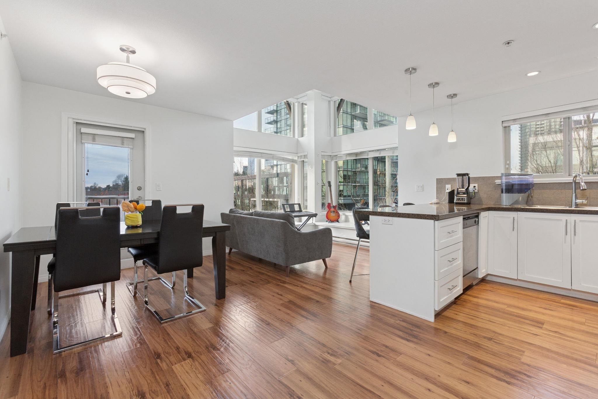 301-5000 Imperial Street, Burnaby, BC - Indoor