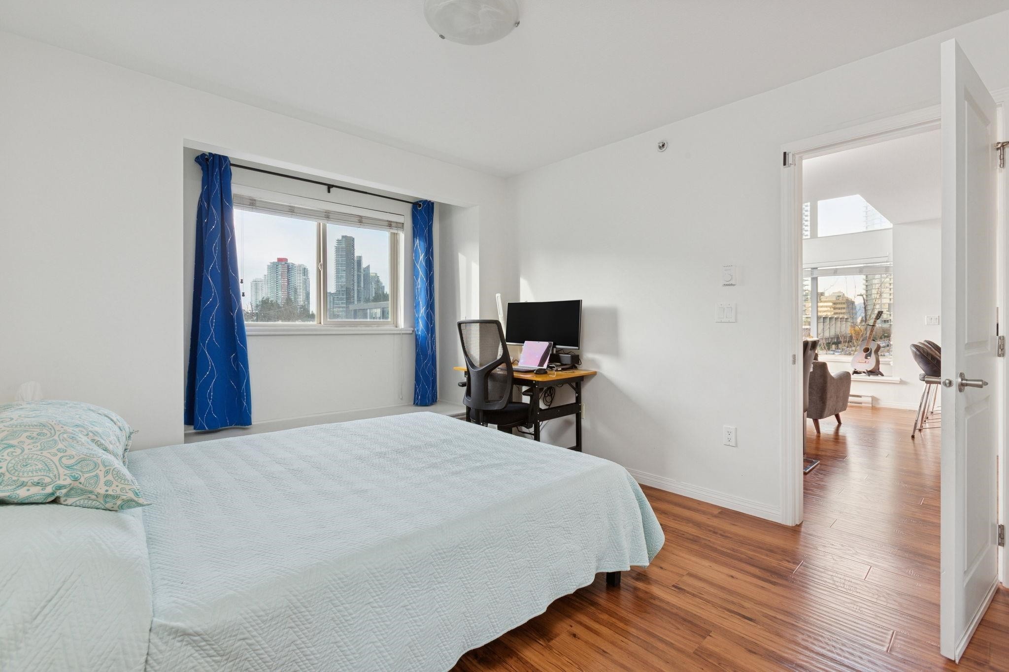 301-5000 Imperial Street, Burnaby, BC - Indoor Photo Showing Bedroom