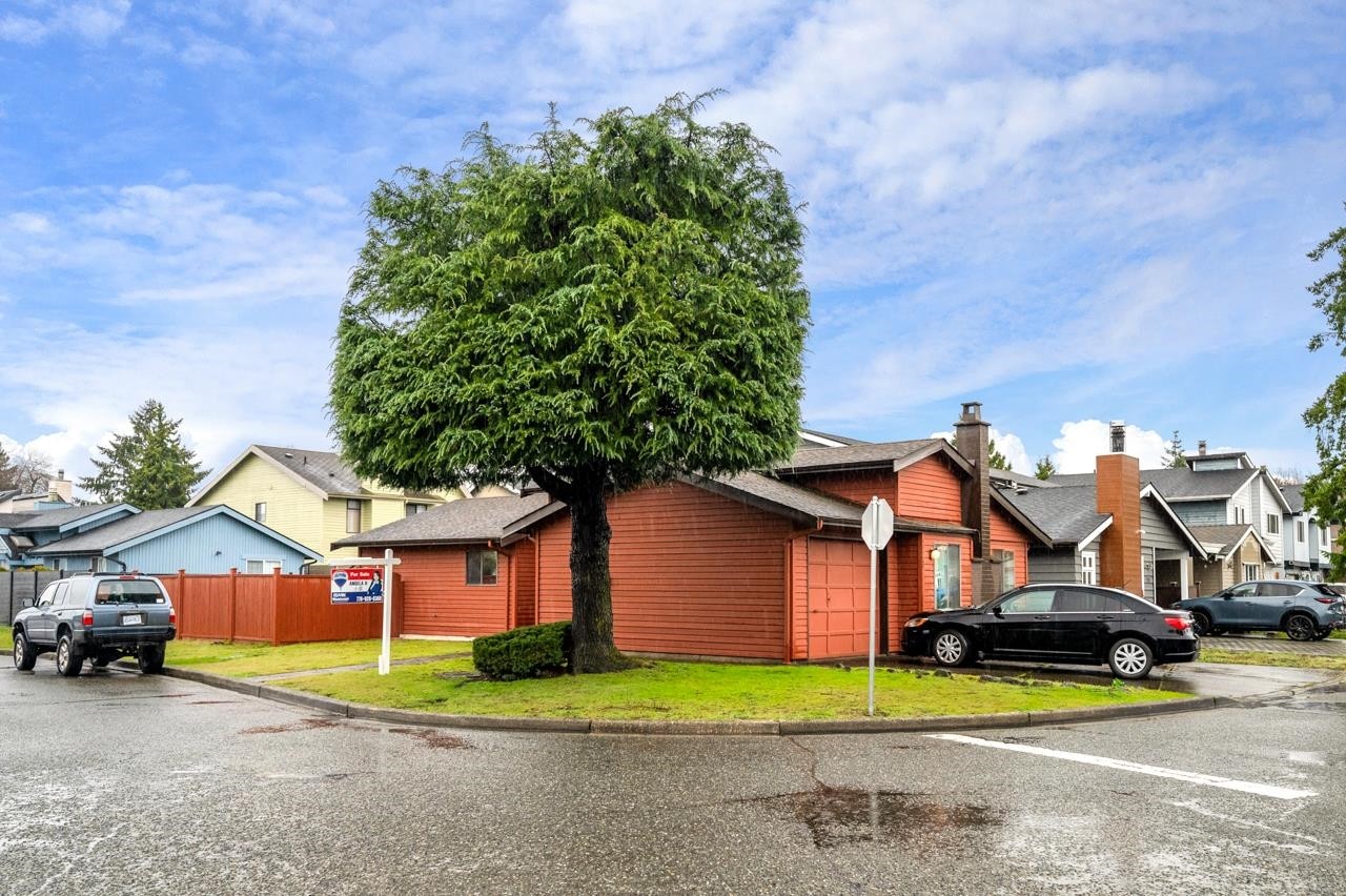 11121 Kingsbridge Drive, Richmond, BC - Outdoor With Facade