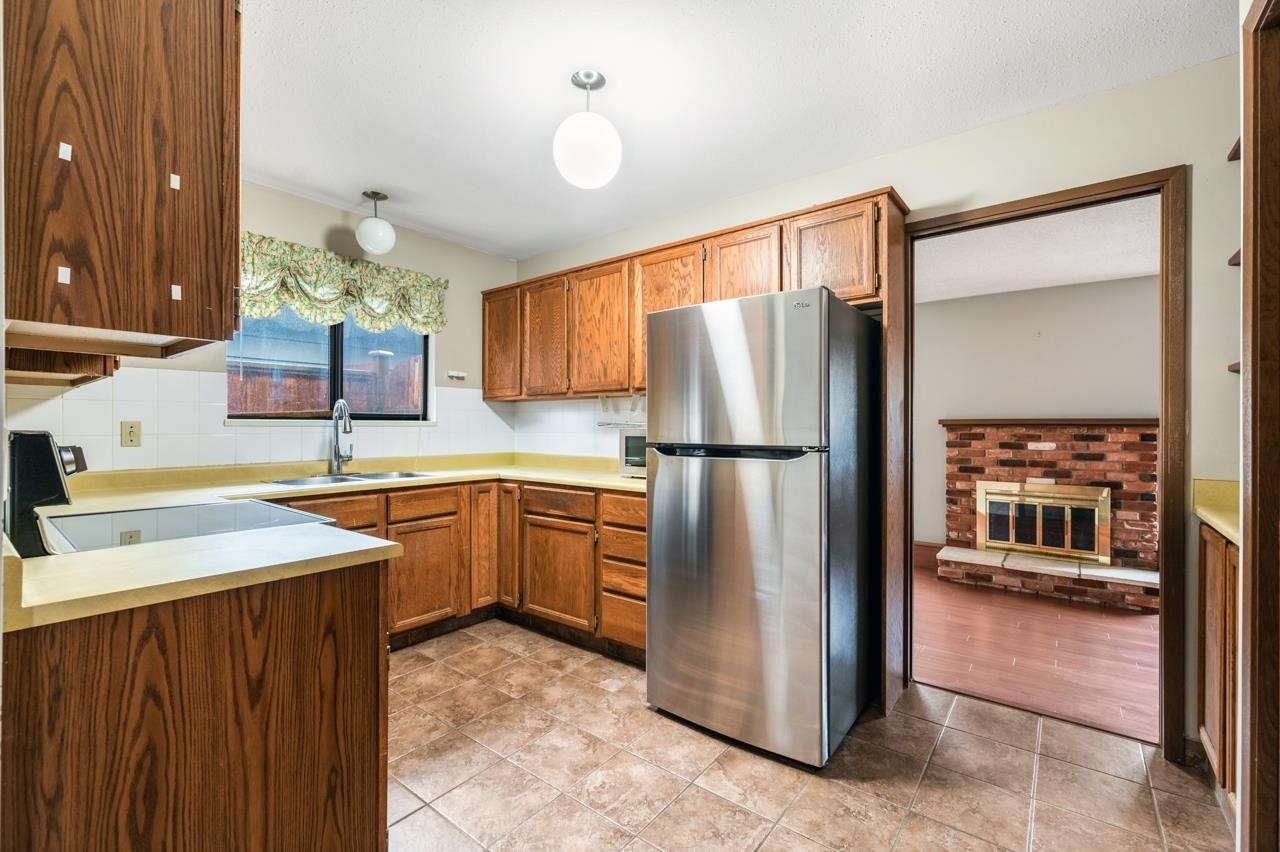 11121 Kingsbridge Drive, Richmond, BC - Indoor Photo Showing Kitchen