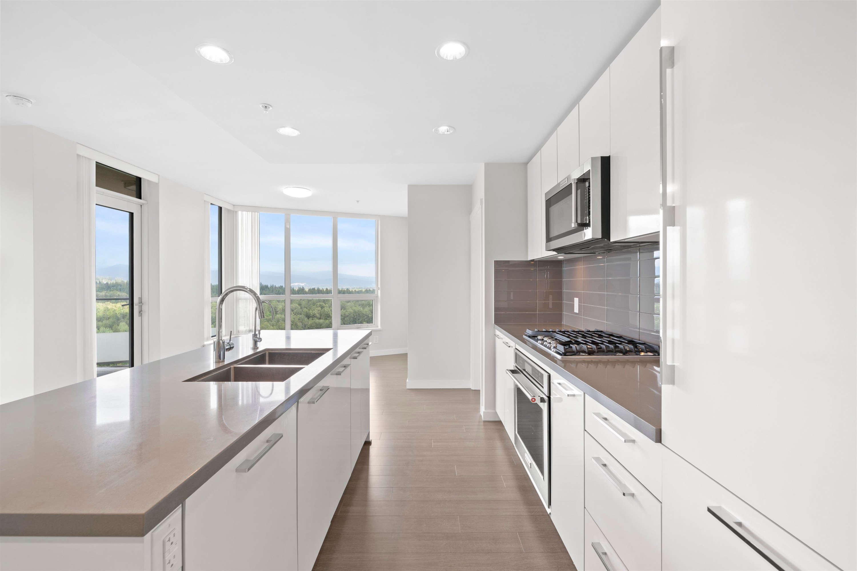 2801-3093 Windsor Gate, Coquitlam, BC