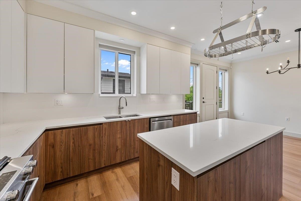 3179 16Th Avenue E, Vancouver, BC