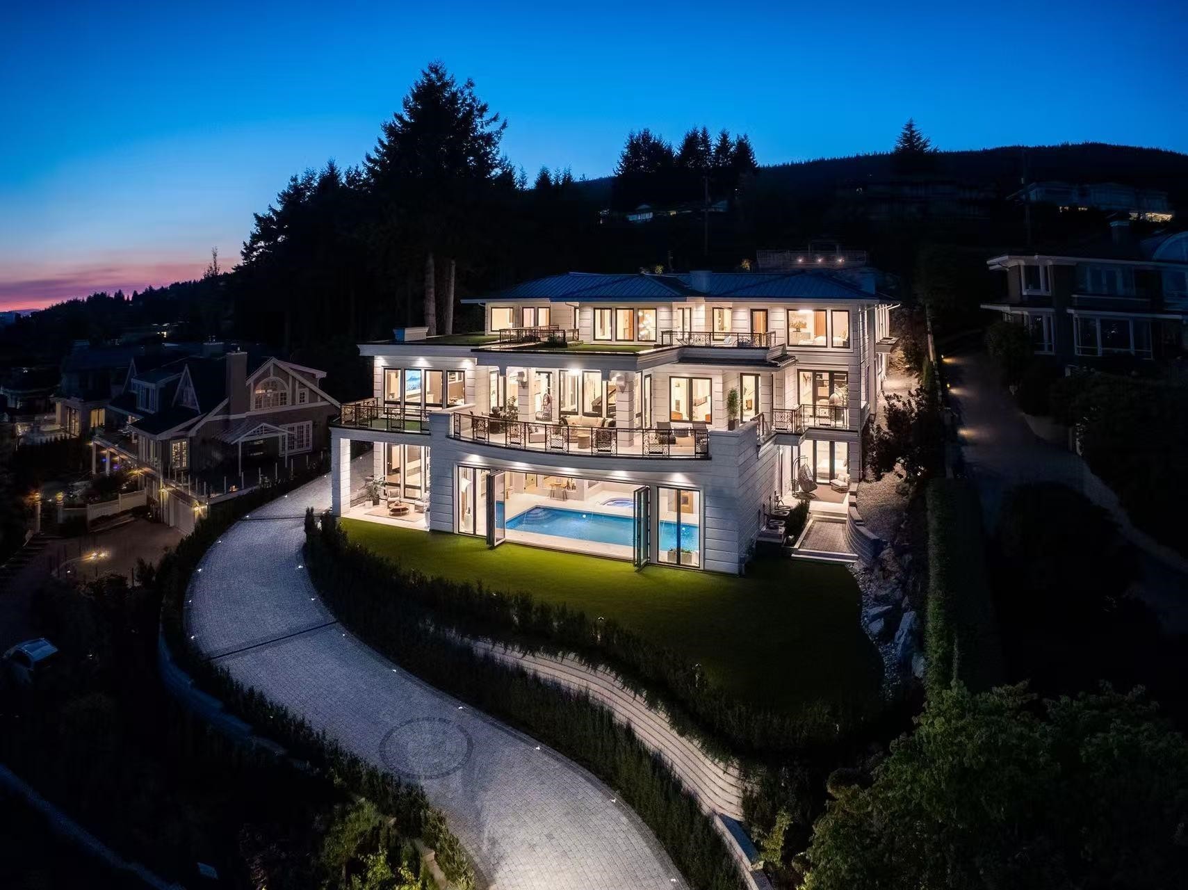 835 Farmleigh Road, West Vancouver, BC - Outdoor
