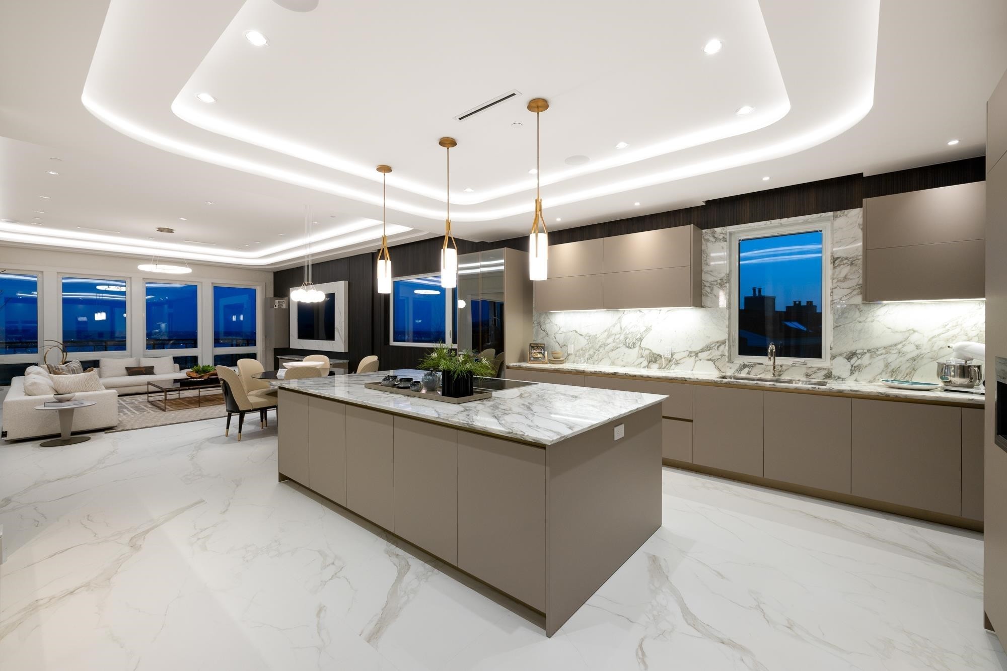 835 Farmleigh Road, West Vancouver, BC - Indoor Photo Showing Kitchen With Upgraded Kitchen