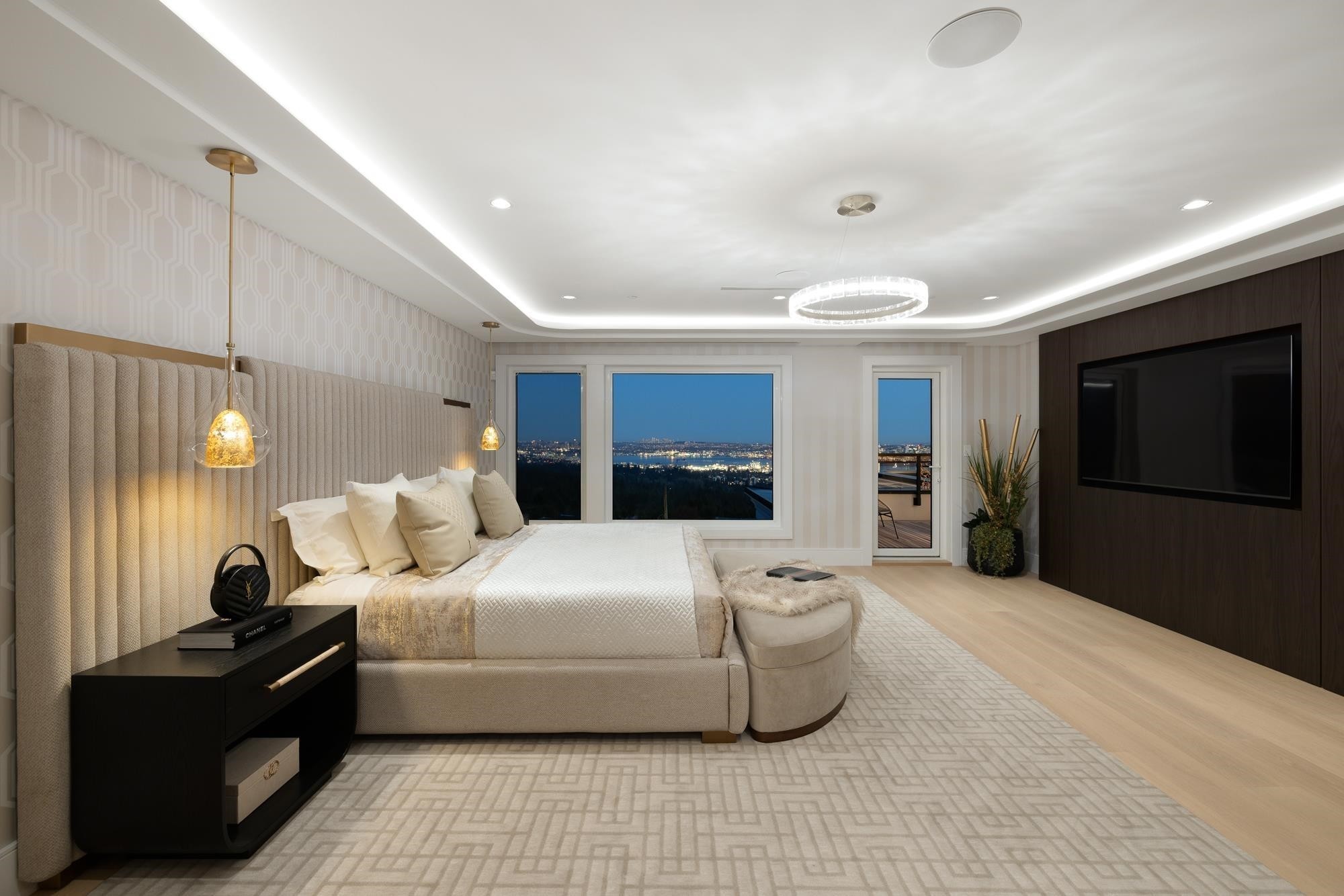 835 Farmleigh Road, West Vancouver, BC - Indoor Photo Showing Bedroom
