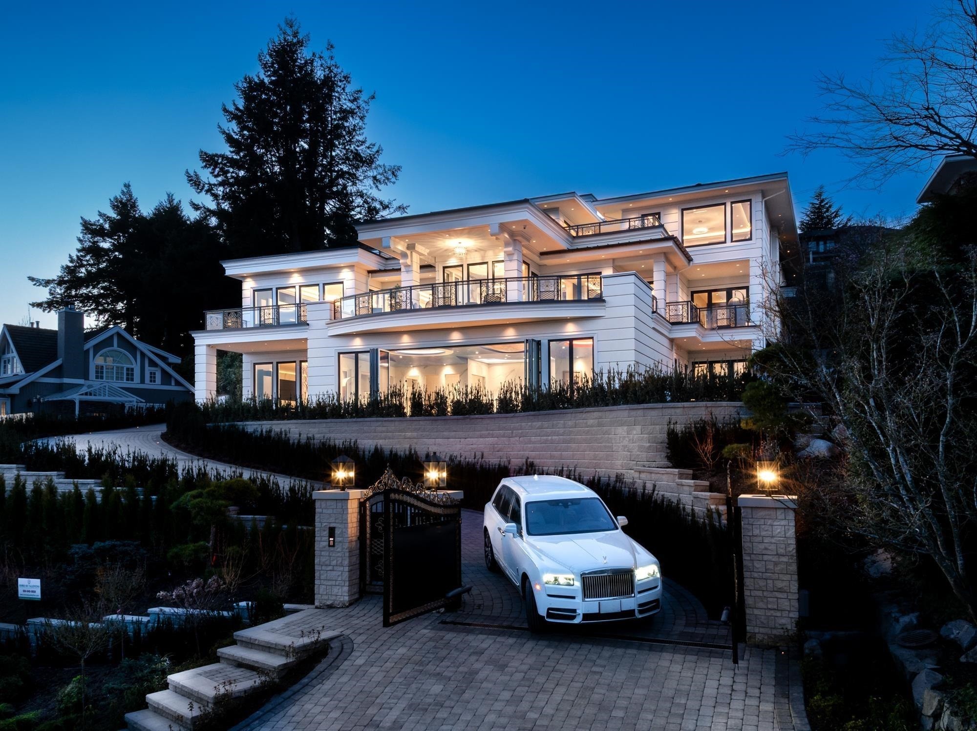 835 Farmleigh Road, West Vancouver, BC - Outdoor With Facade