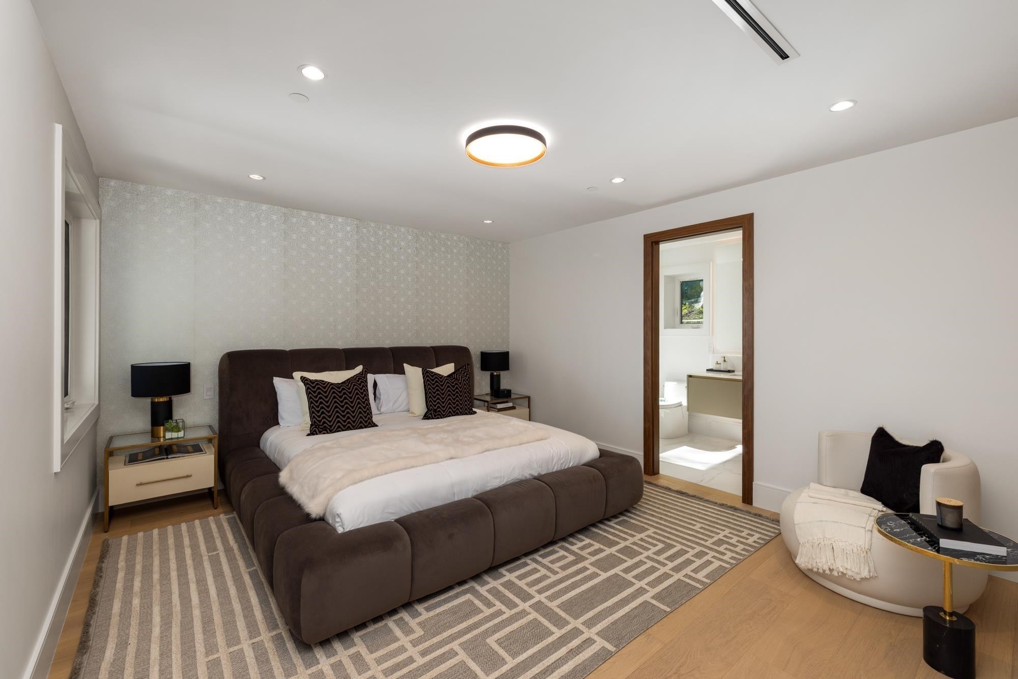 835 Farmleigh Road, West Vancouver, BC - Indoor Photo Showing Bedroom