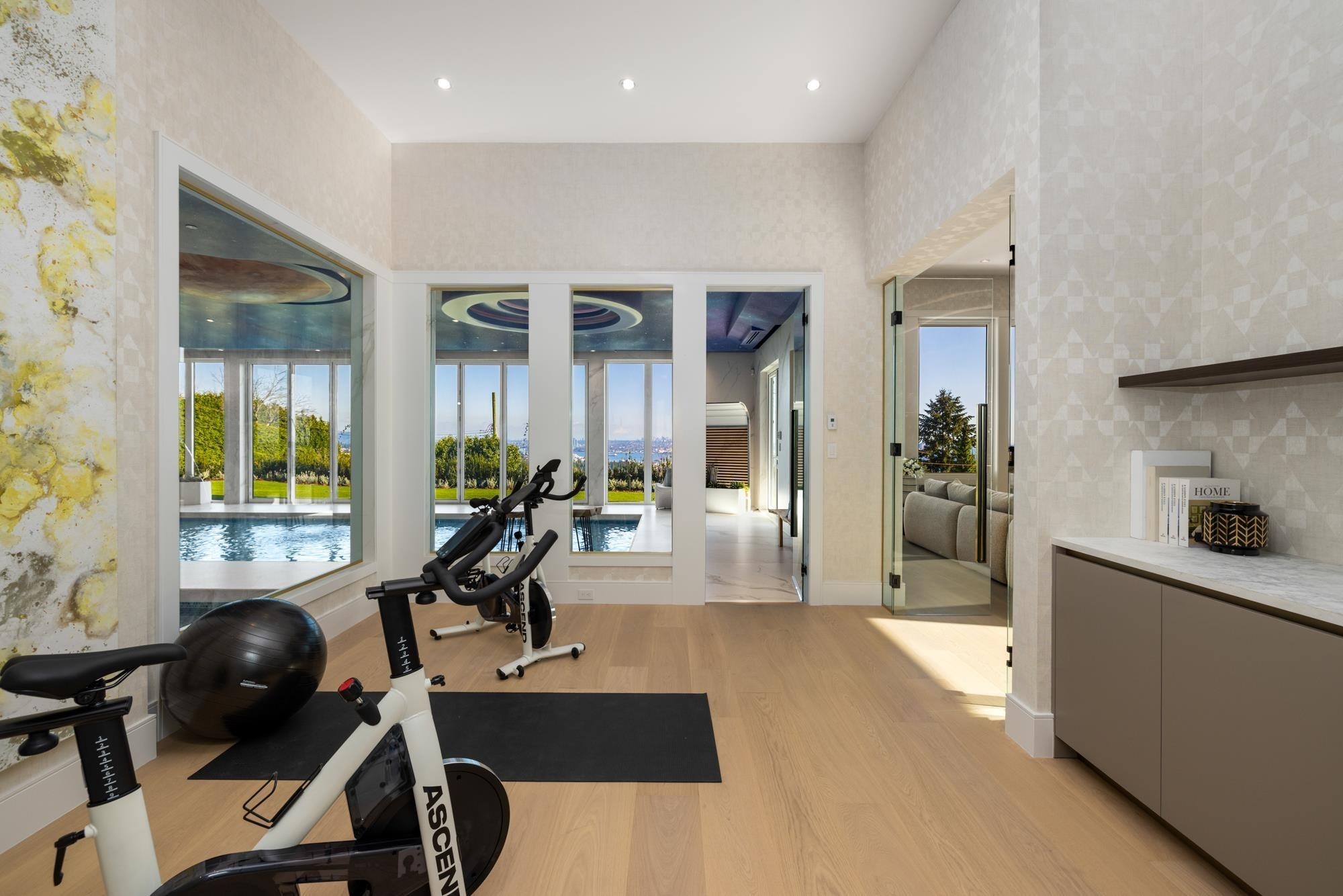835 Farmleigh Road, West Vancouver, BC - Indoor Photo Showing Gym Room