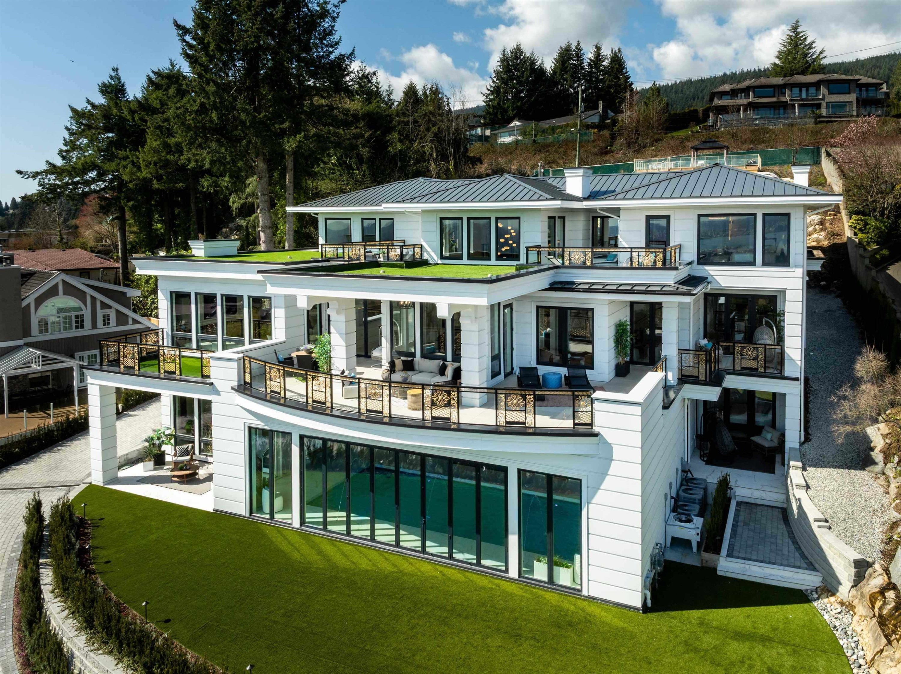 835 Farmleigh Road, West Vancouver, BC - Outdoor