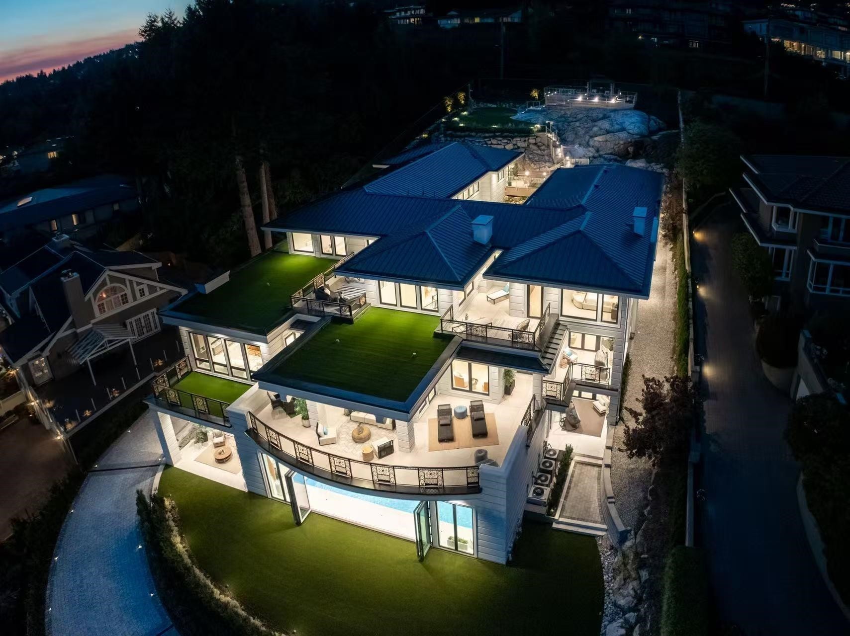 835 Farmleigh Road, West Vancouver, BC - Outdoor