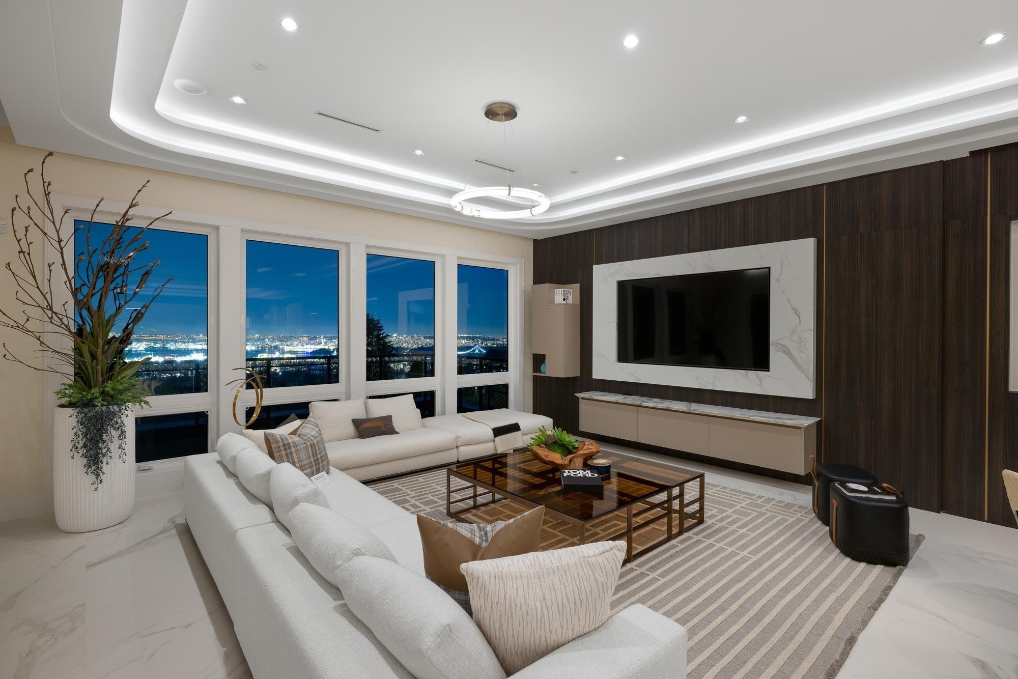 835 Farmleigh Road, West Vancouver, BC - Indoor Photo Showing Living Room