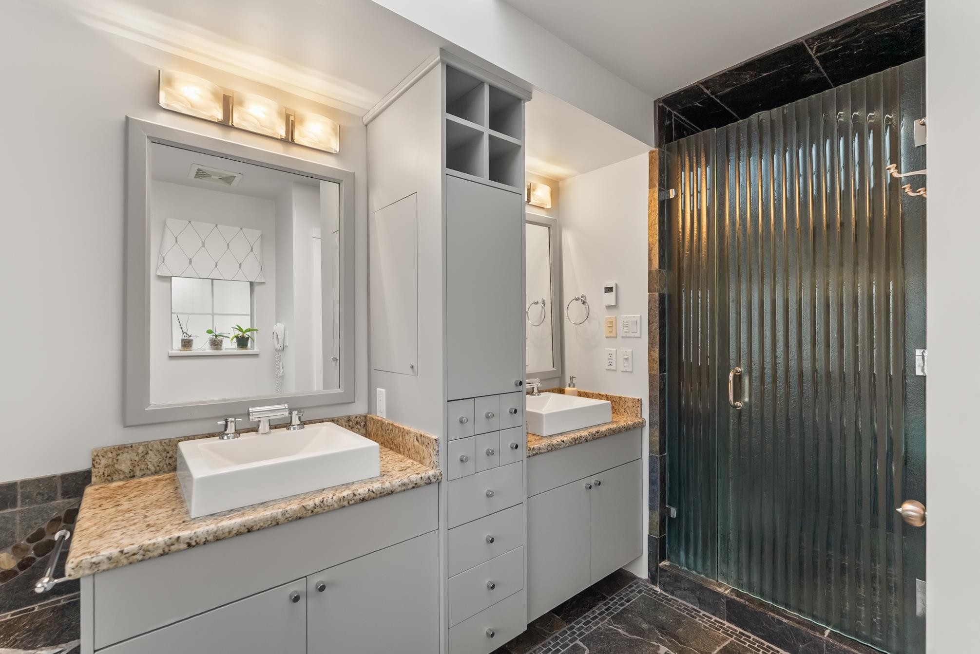 2146 14Th Avenue W, Vancouver, BC