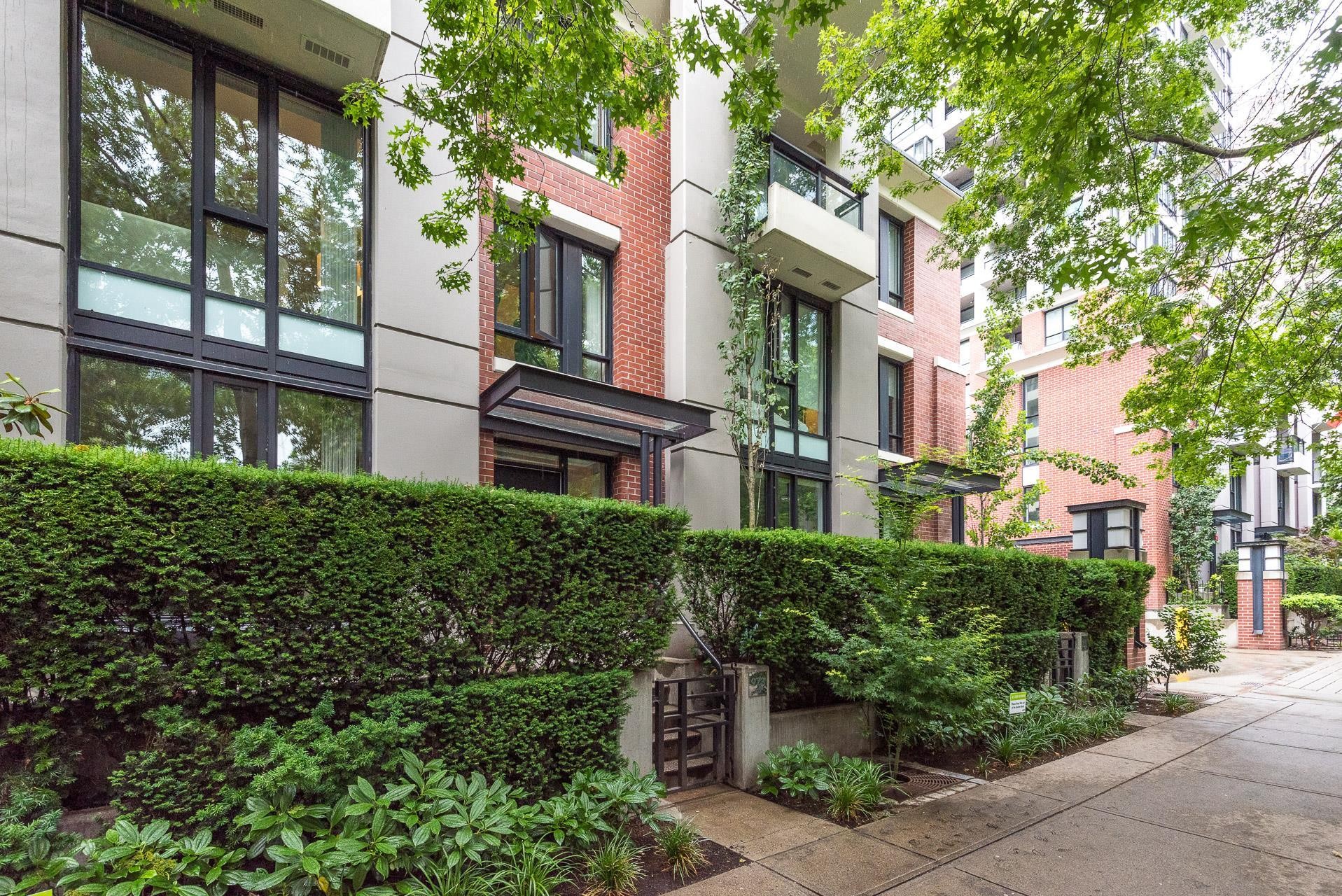 973 Mainland Street, Vancouver, BC - Outdoor