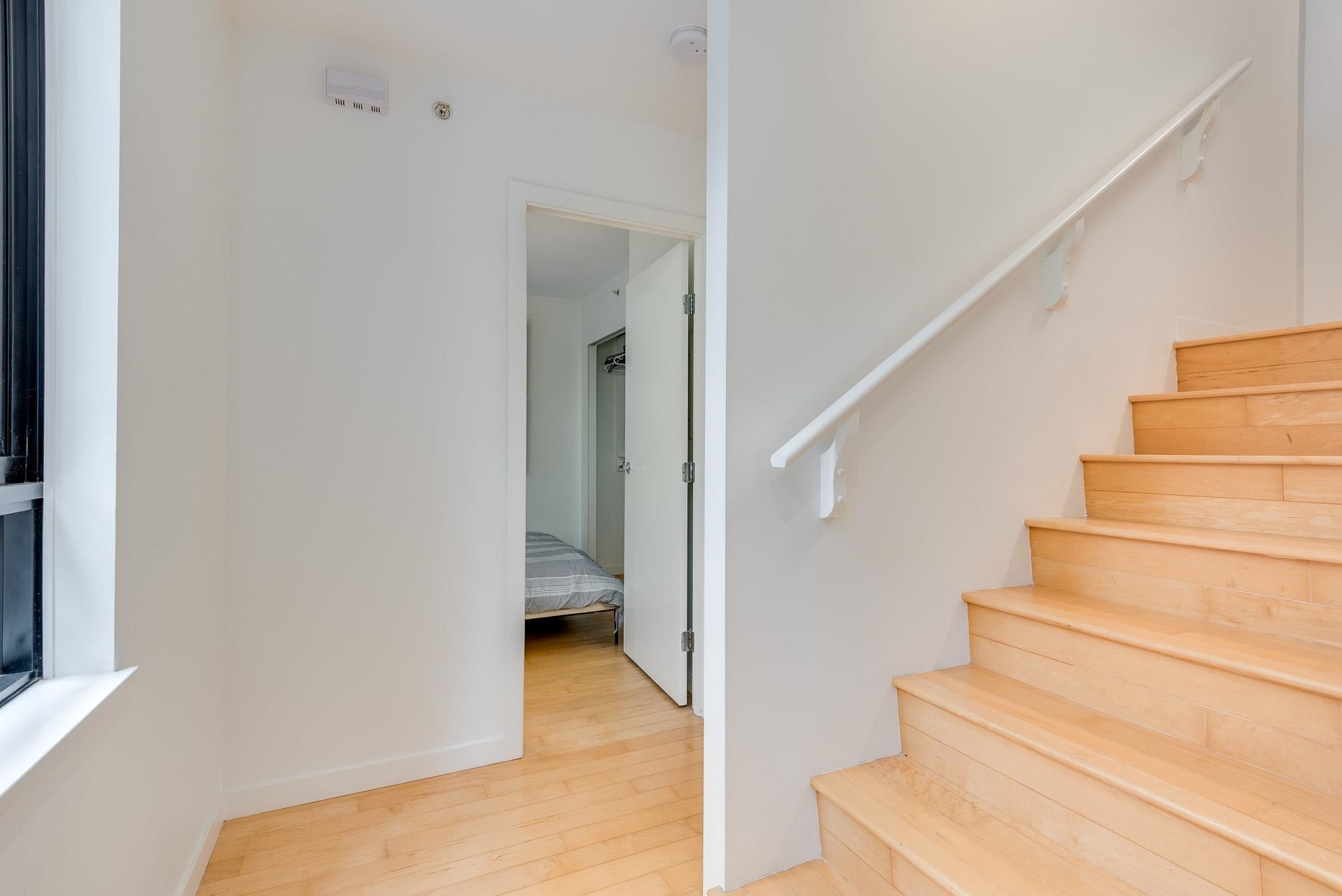 973 Mainland Street, Vancouver, BC - Indoor Photo Showing Other Room