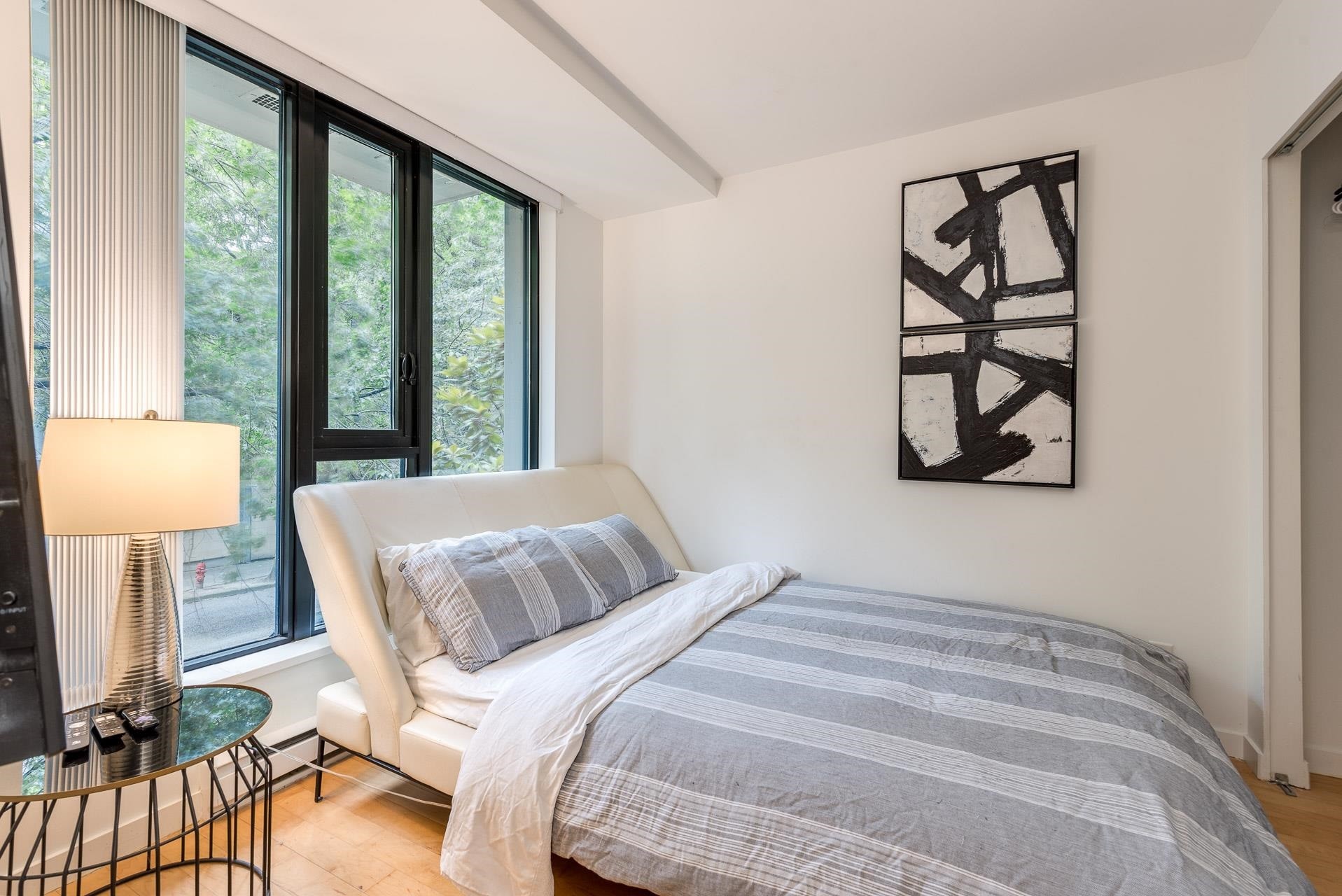 973 Mainland Street, Vancouver, BC - Indoor Photo Showing Bedroom