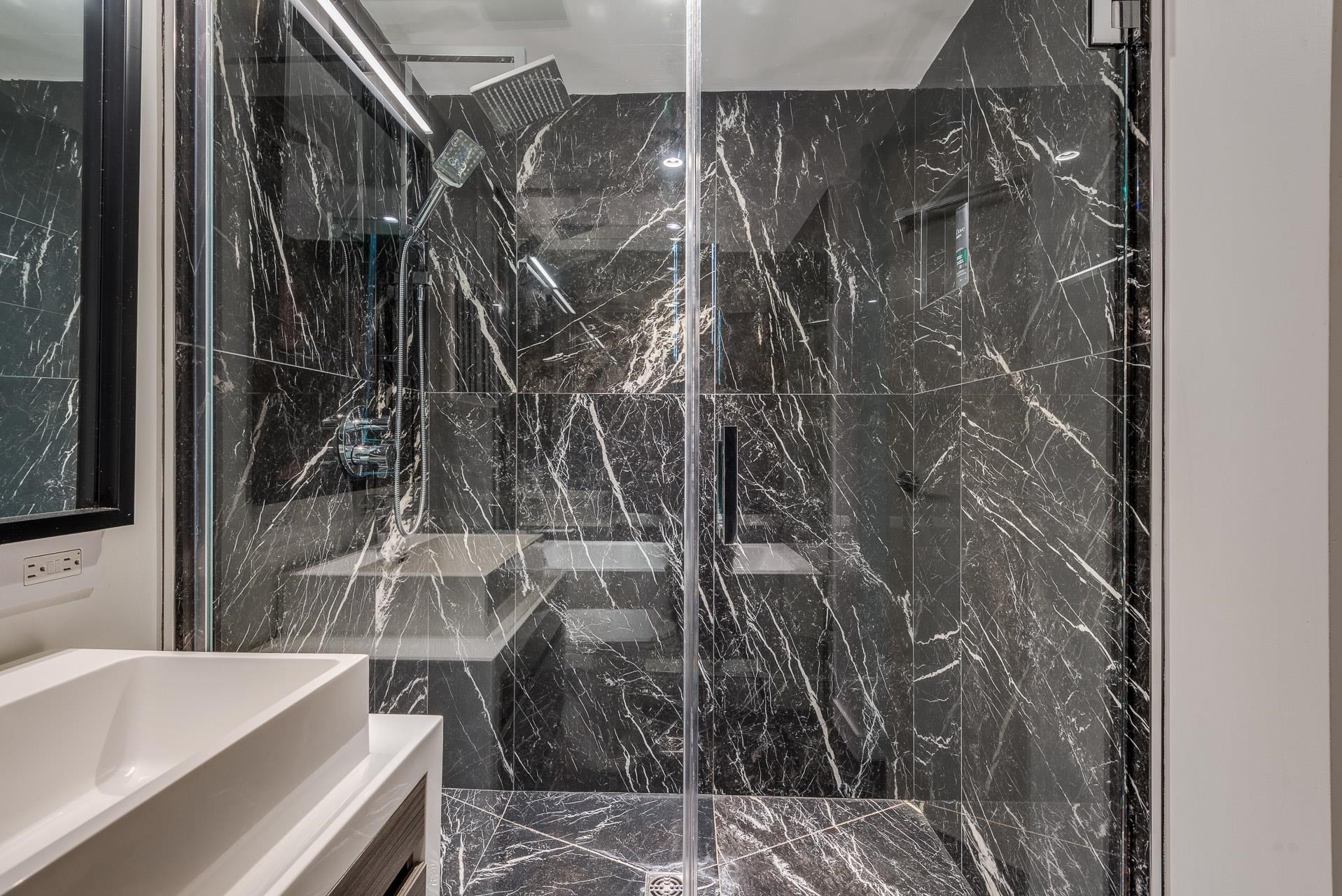 973 Mainland Street, Vancouver, BC - Indoor Photo Showing Bathroom
