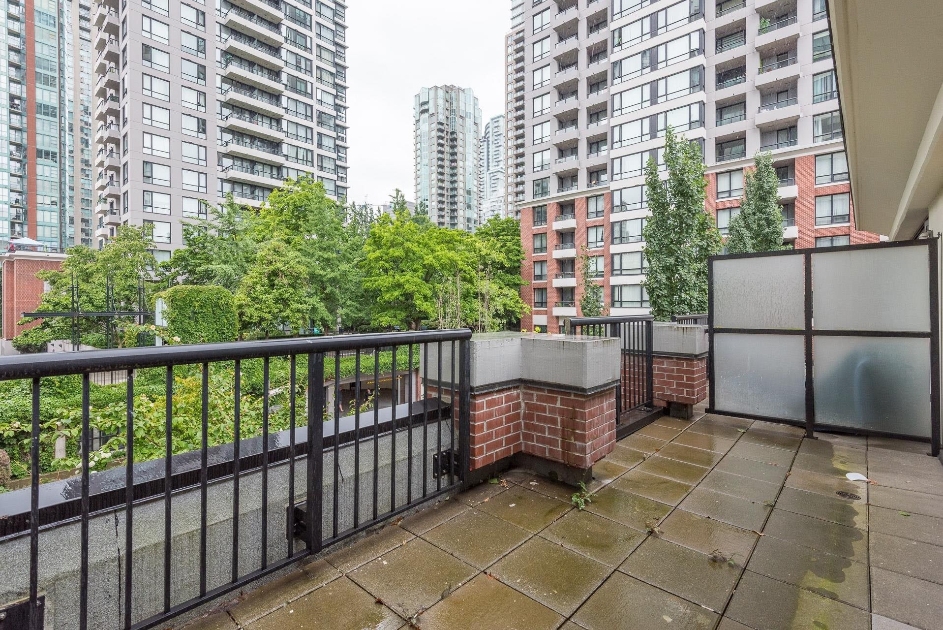973 Mainland Street, Vancouver, BC - Outdoor With Facade