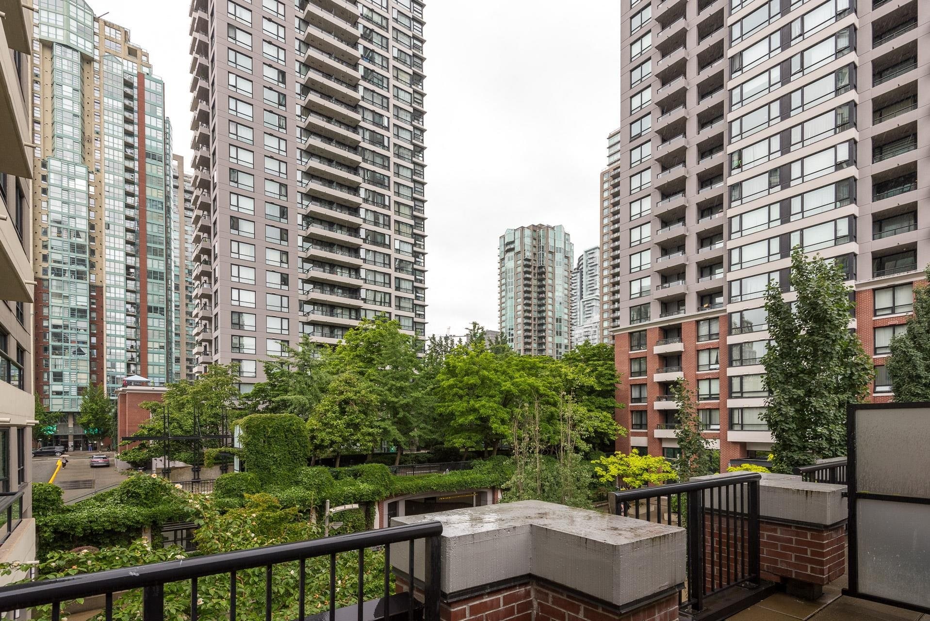 973 Mainland Street, Vancouver, BC - Outdoor With Facade