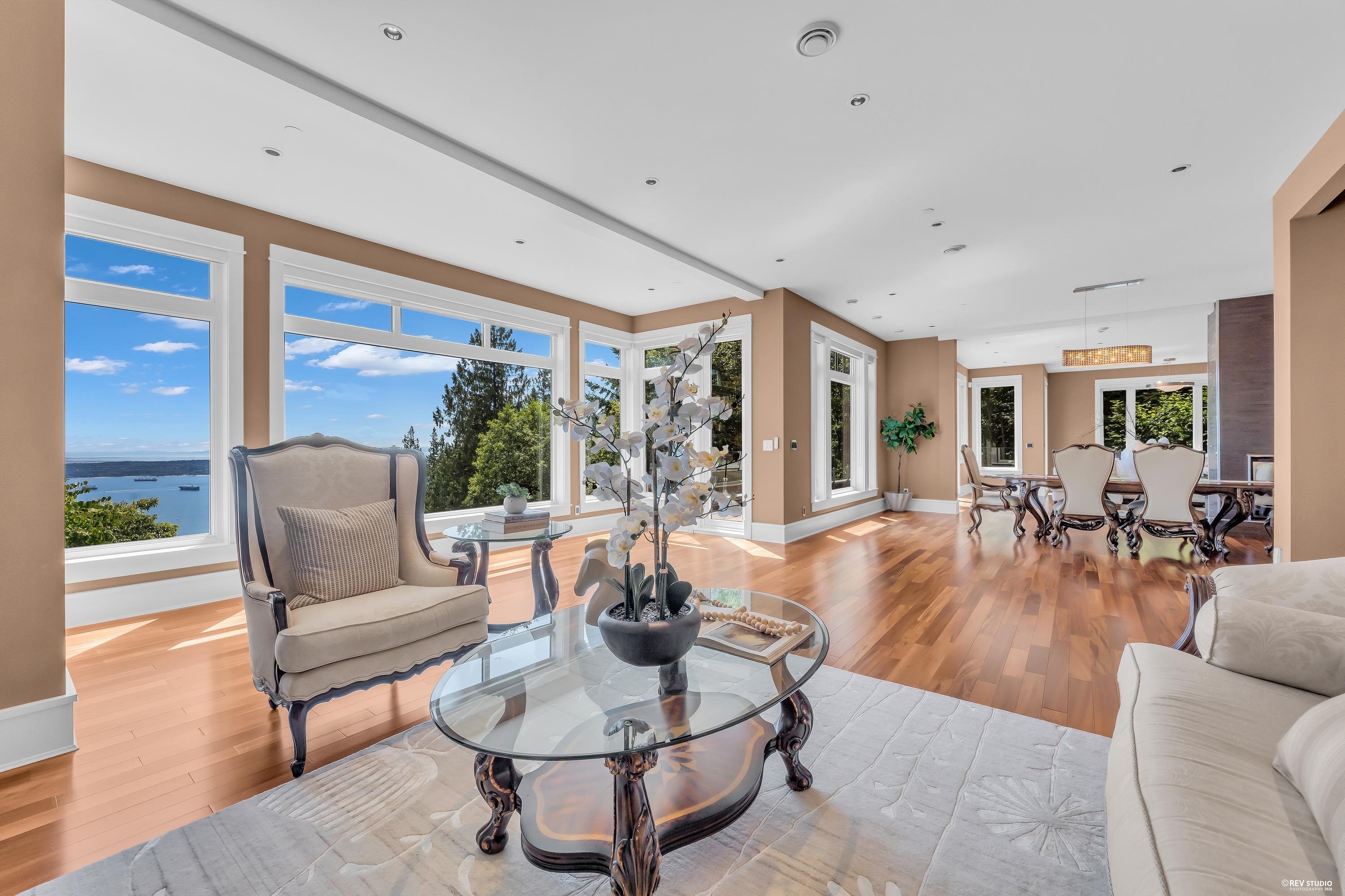 2793 Willoughby Road, West Vancouver, BC - Indoor Photo Showing Living Room