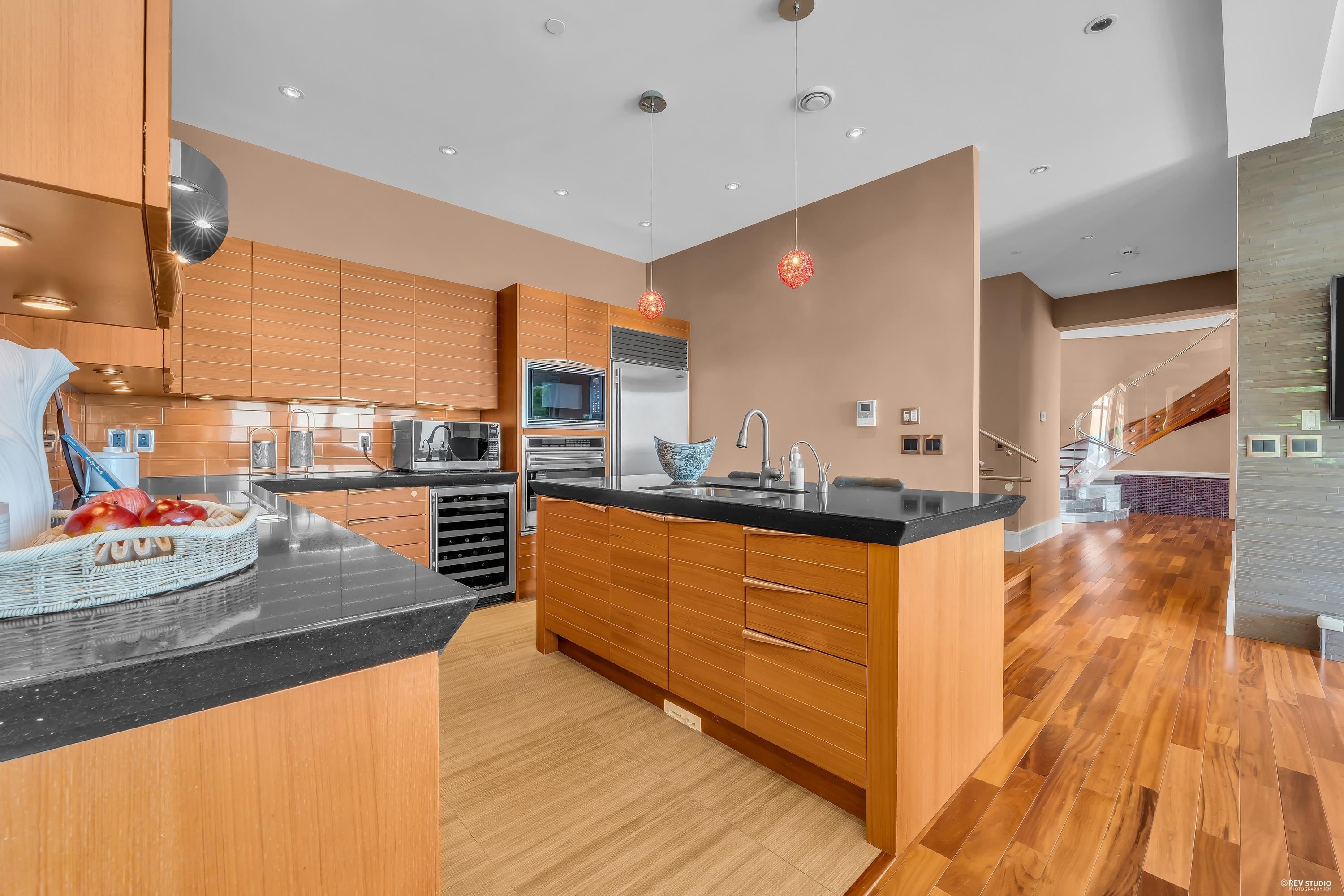 2793 Willoughby Road, West Vancouver, BC - Indoor Photo Showing Kitchen