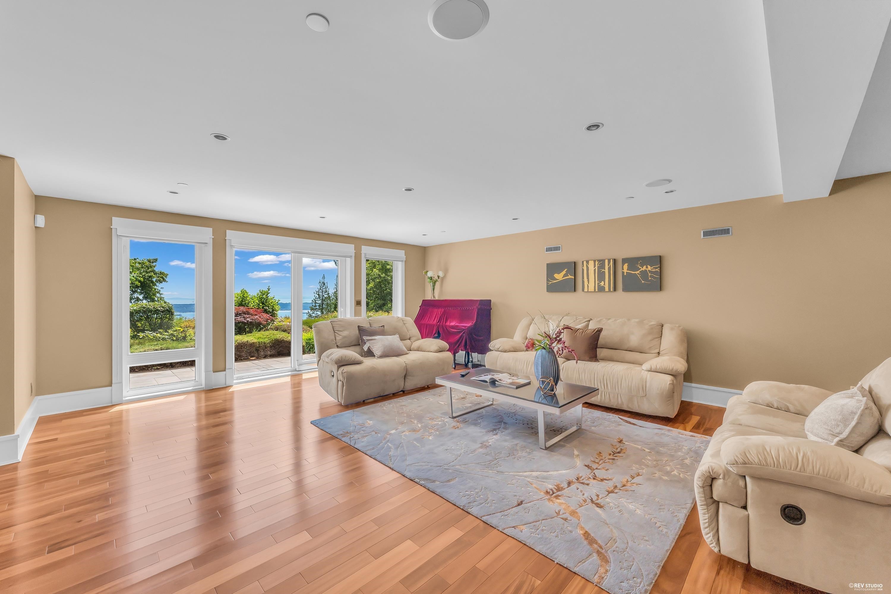 2793 Willoughby Road, West Vancouver, BC - Indoor Photo Showing Living Room