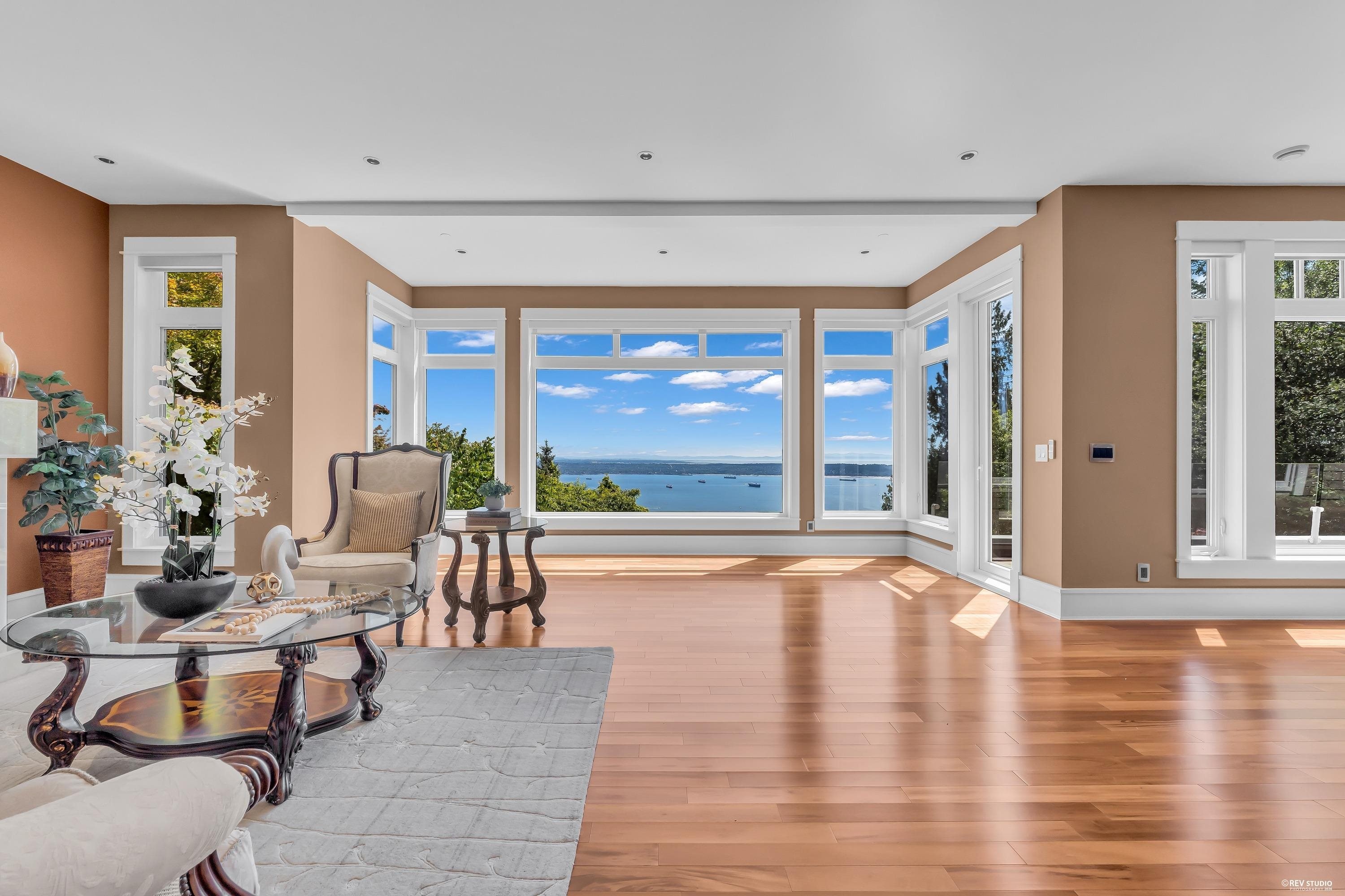 2793 Willoughby Road, West Vancouver, BC - Indoor
