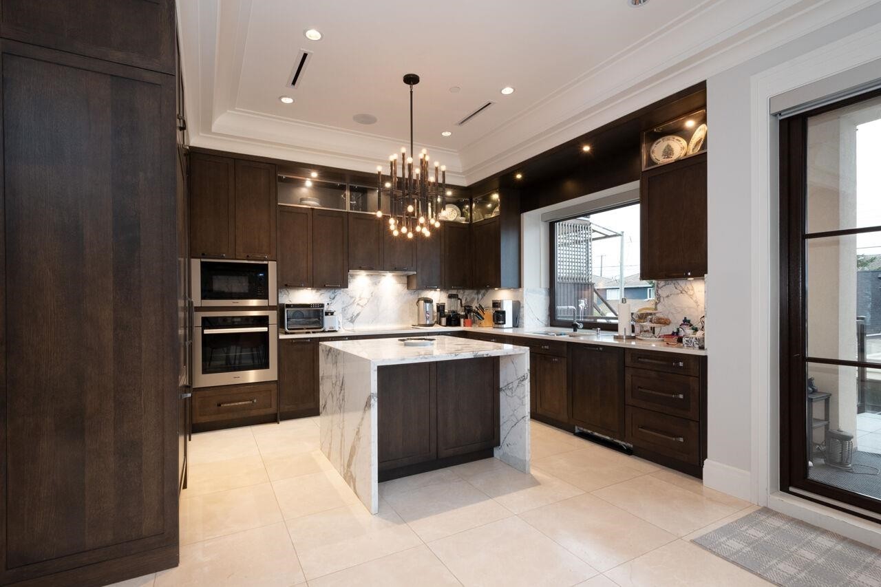 3739 24Th Avenue W, Vancouver, BC - Indoor Photo Showing Kitchen With Upgraded Kitchen