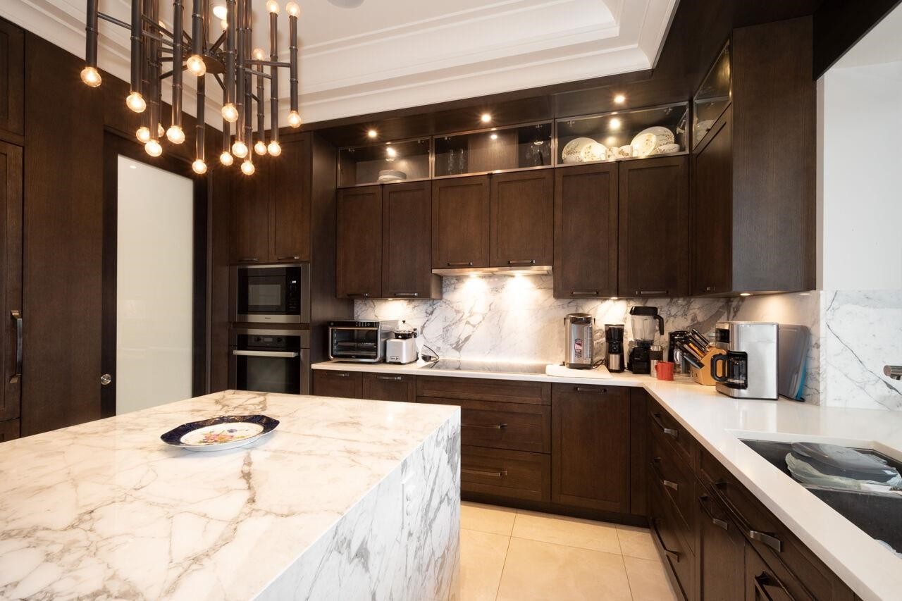 3739 24Th Avenue W, Vancouver, BC - Indoor Photo Showing Kitchen
