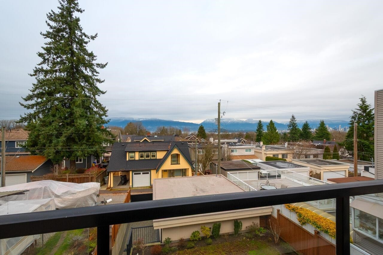 3739 24Th Avenue W, Vancouver, BC - Outdoor With View