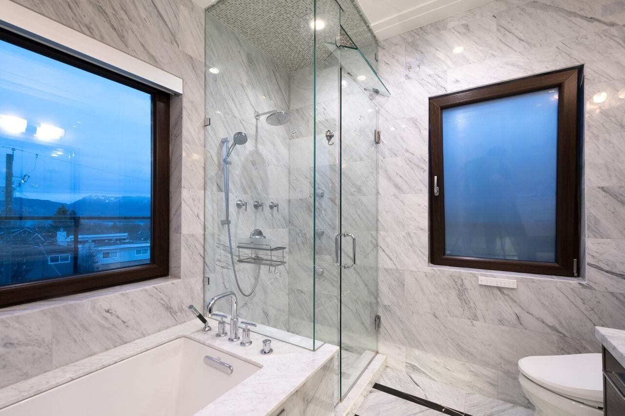 3739 24Th Avenue W, Vancouver, BC - Indoor Photo Showing Bathroom