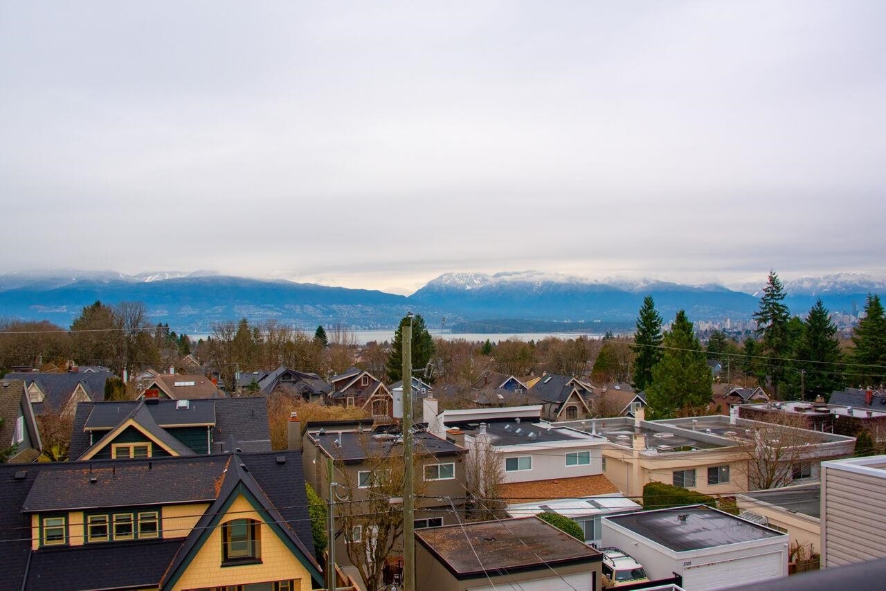 3739 24Th Avenue W, Vancouver, BC - Outdoor With View
