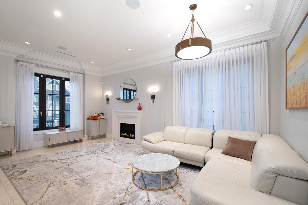 3739 24Th Avenue W, Vancouver, BC - Indoor Photo Showing Living Room With Fireplace