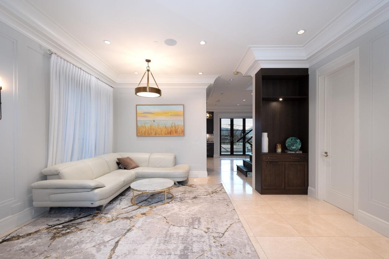 3739 24Th Avenue W, Vancouver, BC - Indoor