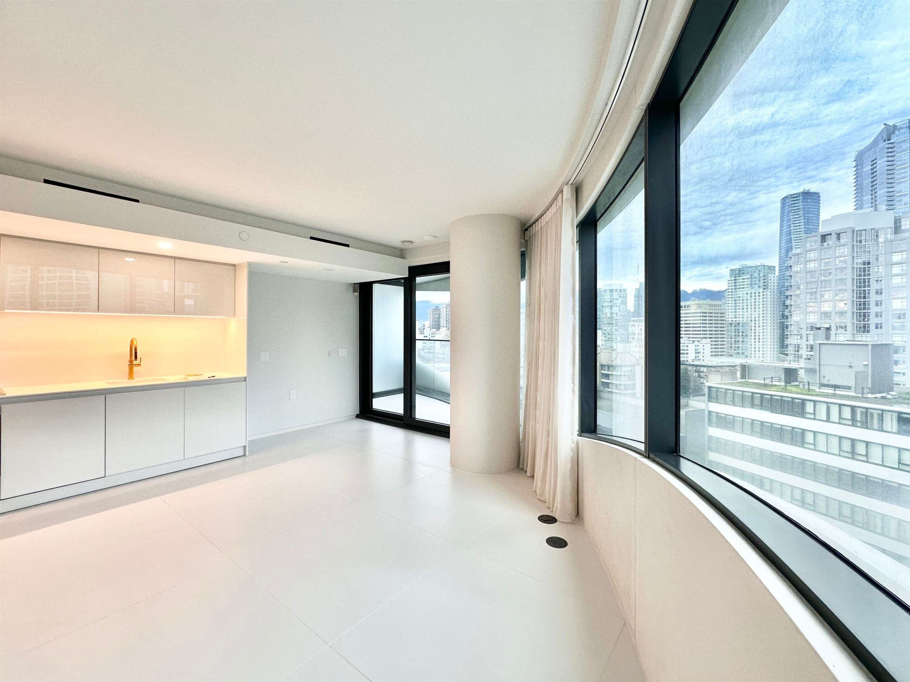 1033 Nelson Street, Vancouver, BC