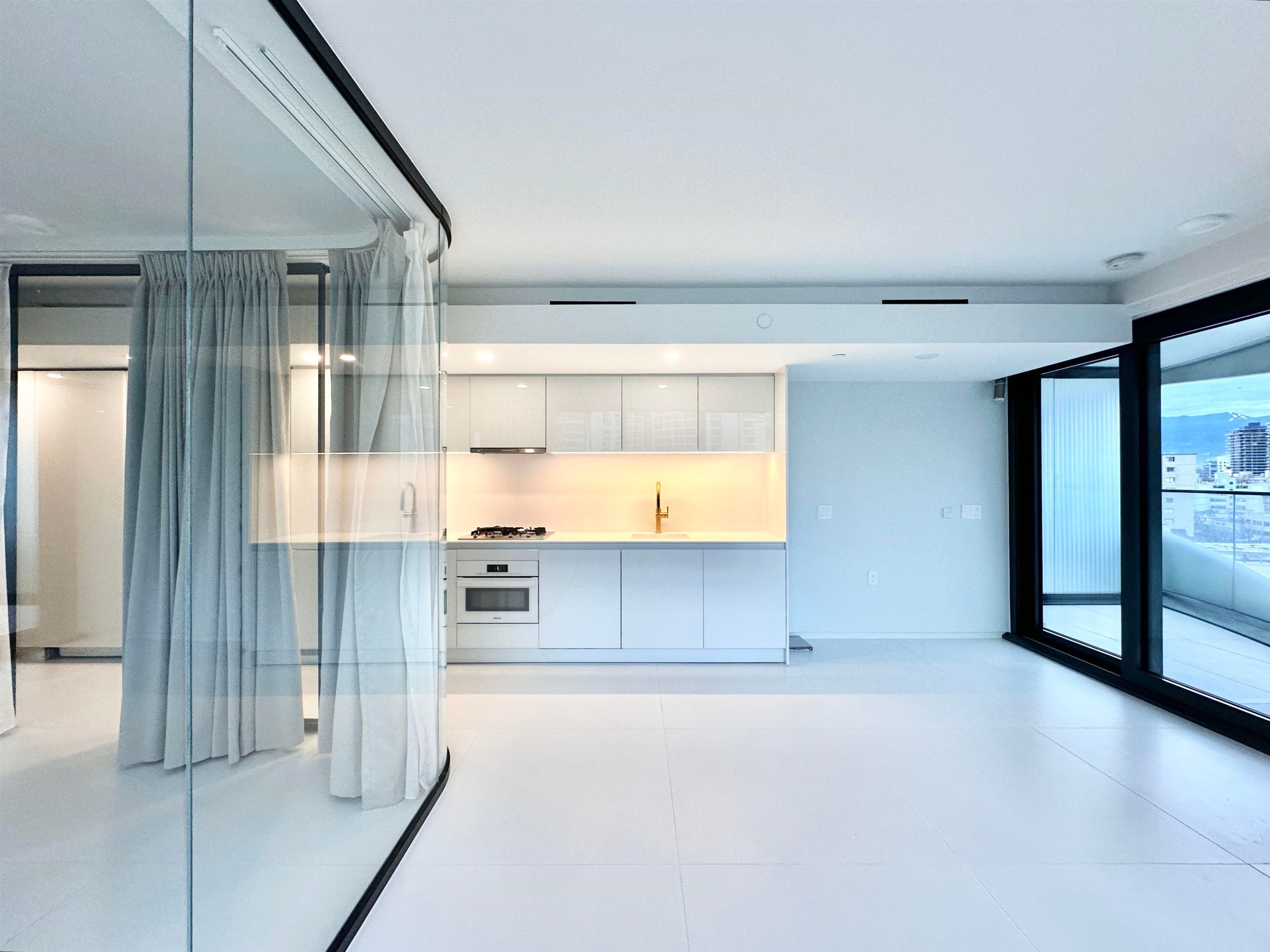 1033 Nelson Street, Vancouver, BC