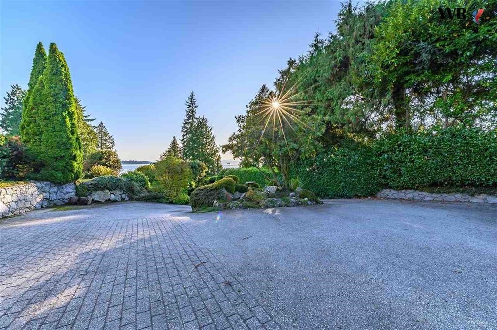 2975 Marine Drive, West Vancouver, BC - Outdoor