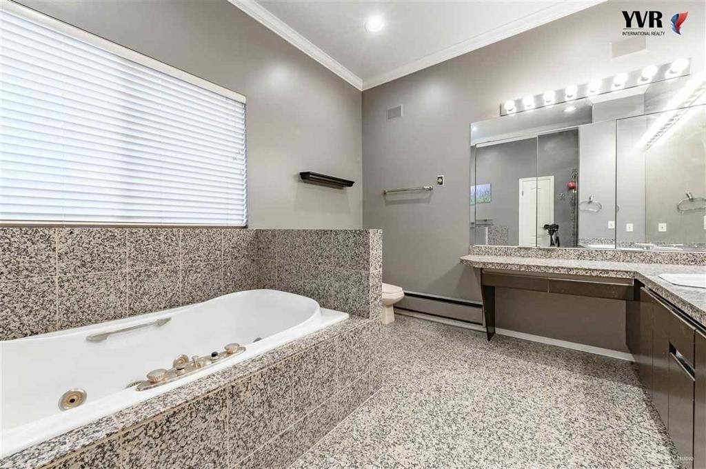 2975 Marine Drive, West Vancouver, BC - Indoor Photo Showing Bathroom