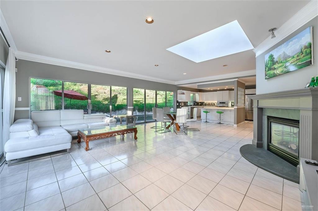 2975 Marine Drive, West Vancouver, BC - Indoor With Fireplace