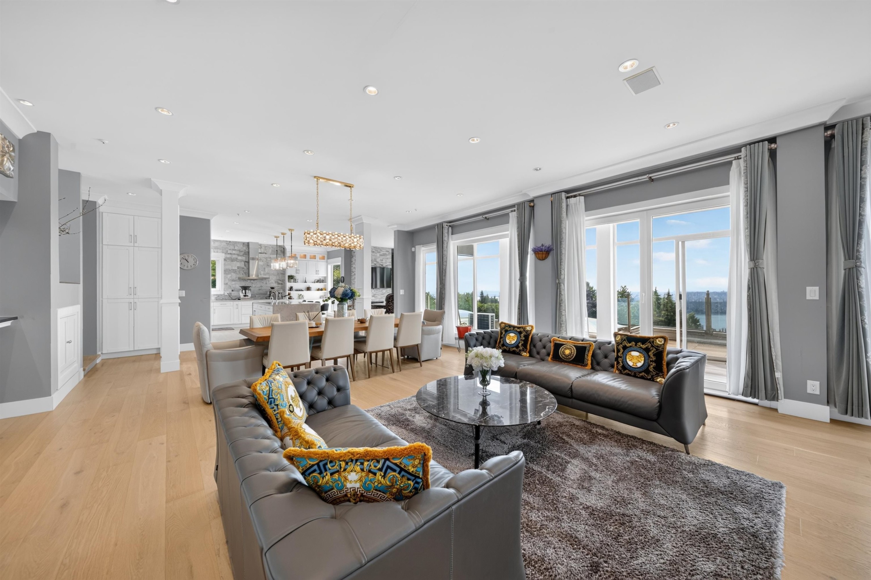 1572 Chippendale Court, West Vancouver, BC