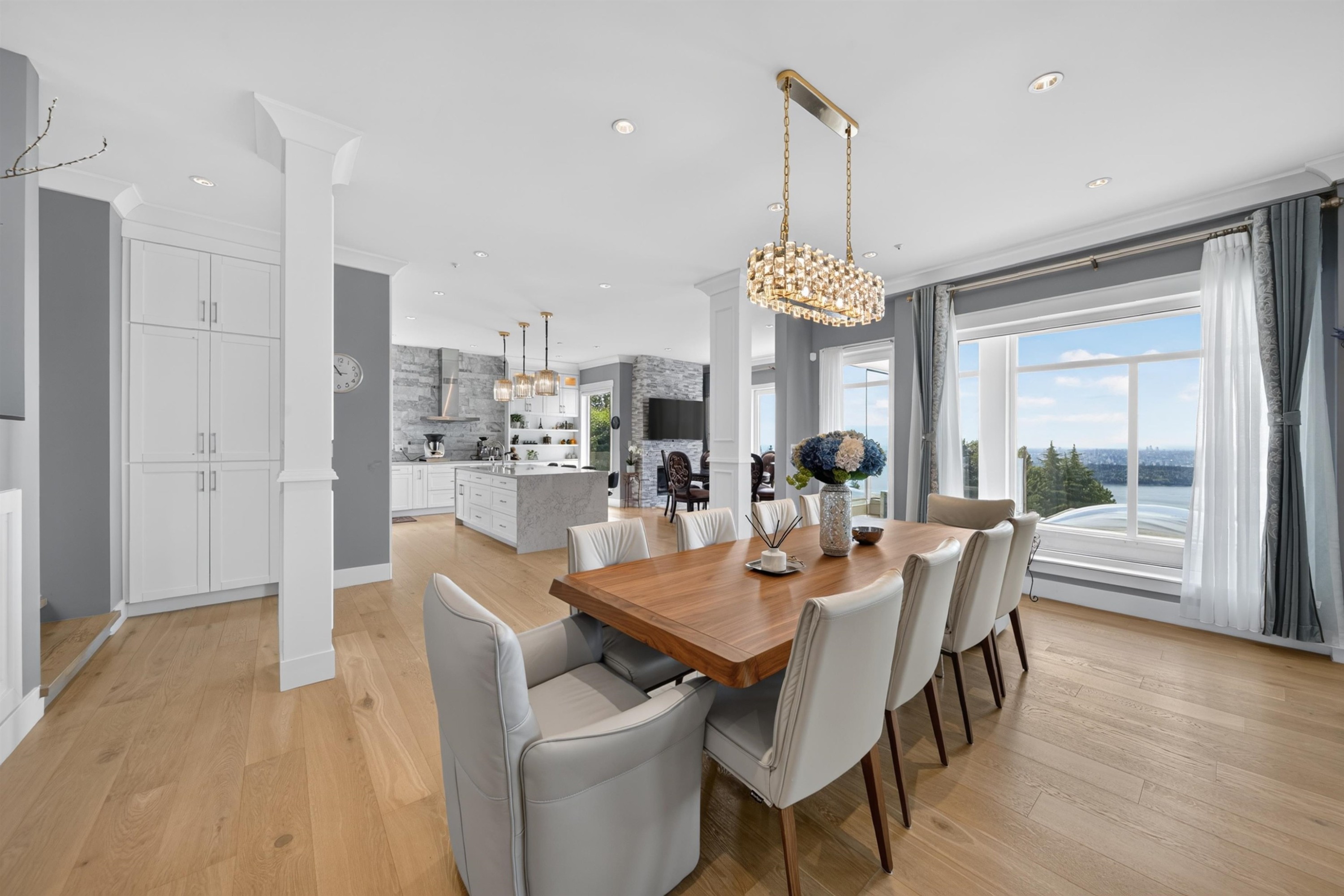 1572 Chippendale Court, West Vancouver, BC