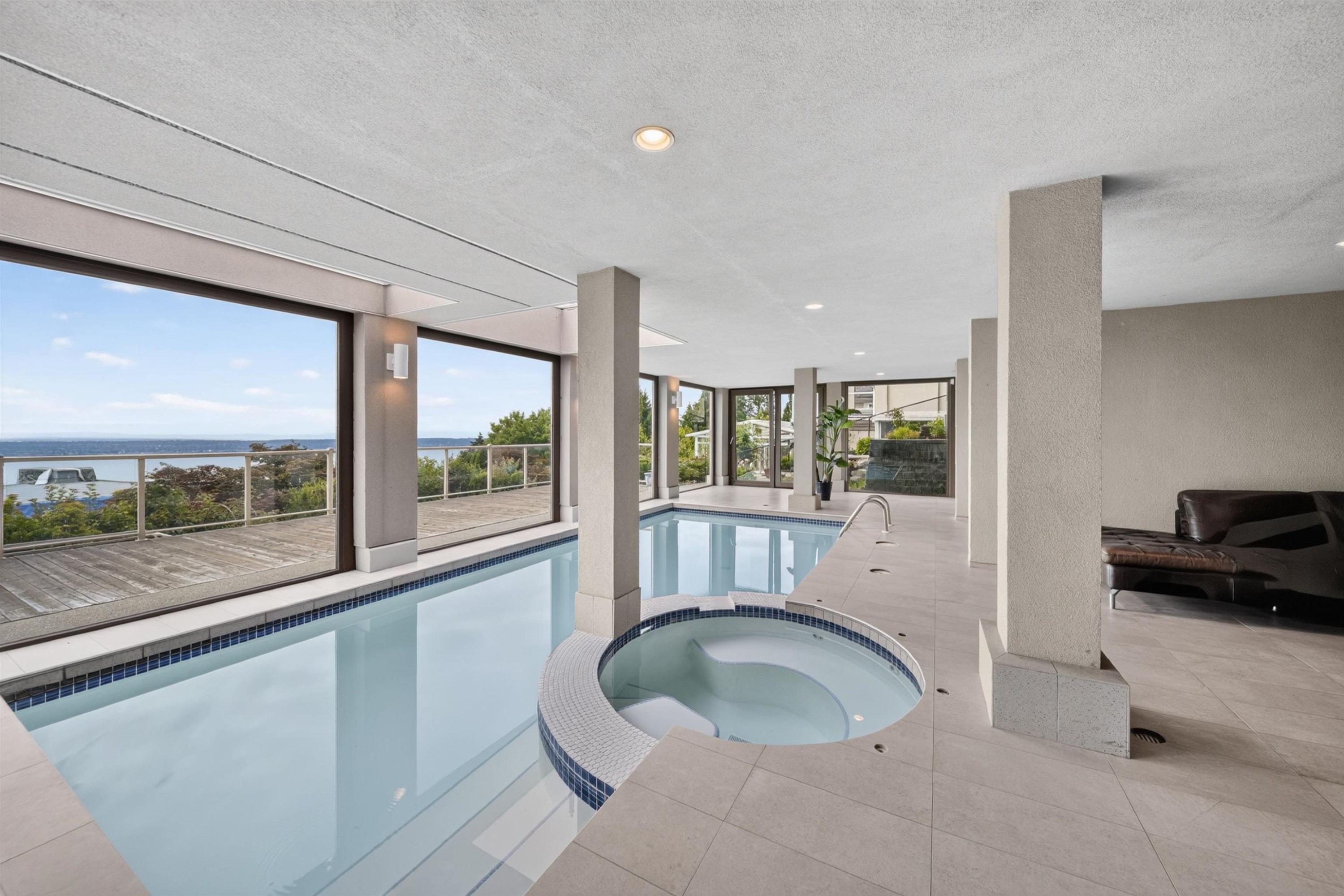 1572 Chippendale Court, West Vancouver, BC