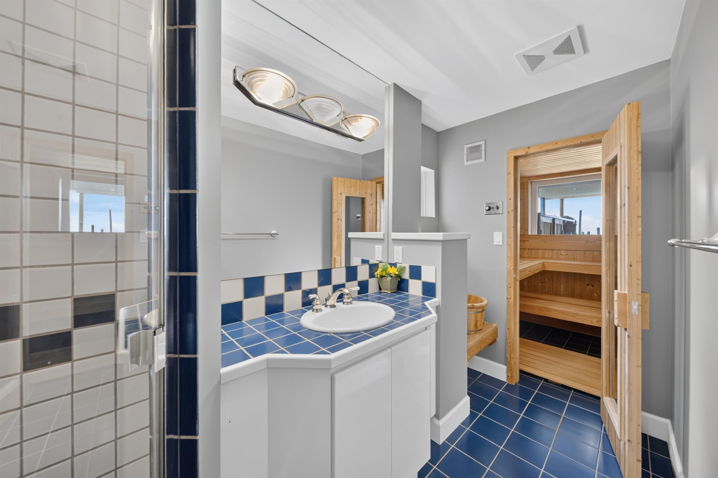 1572 Chippendale Court, West Vancouver, BC