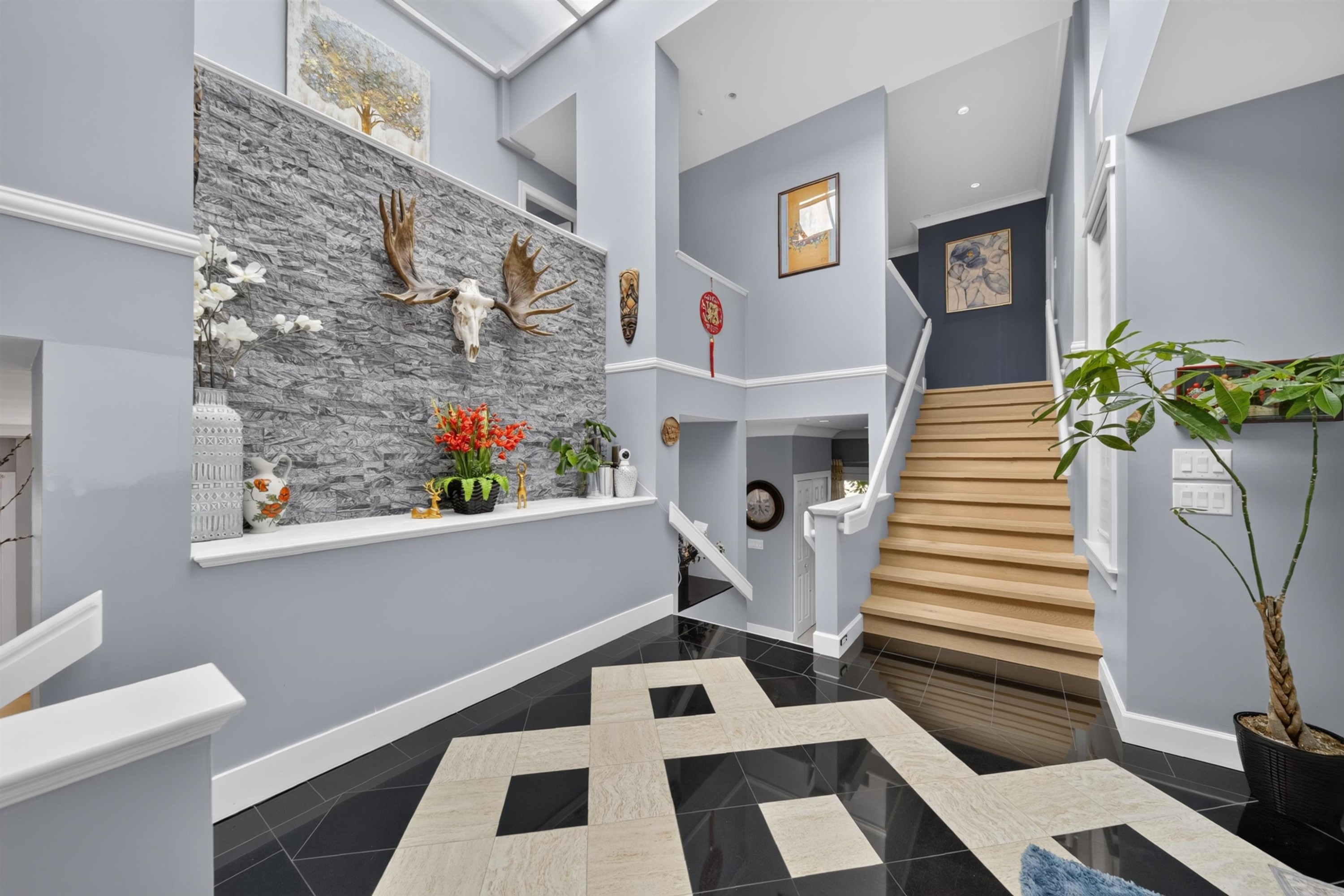 1572 Chippendale Court, West Vancouver, BC