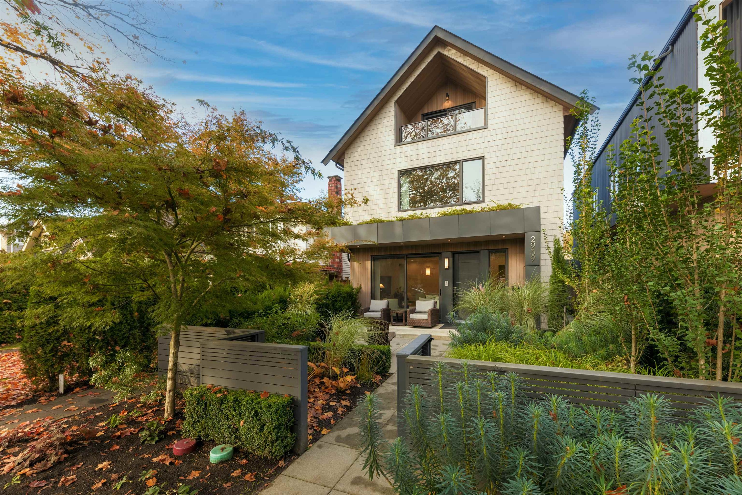 2939 15Th Avenue W, Vancouver, BC