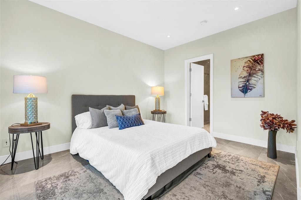 4470 Capilano Road, North Vancouver, BC - Indoor Photo Showing Bedroom
