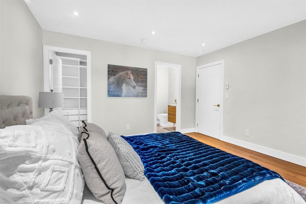 4470 Capilano Road, North Vancouver, BC - Indoor Photo Showing Bedroom